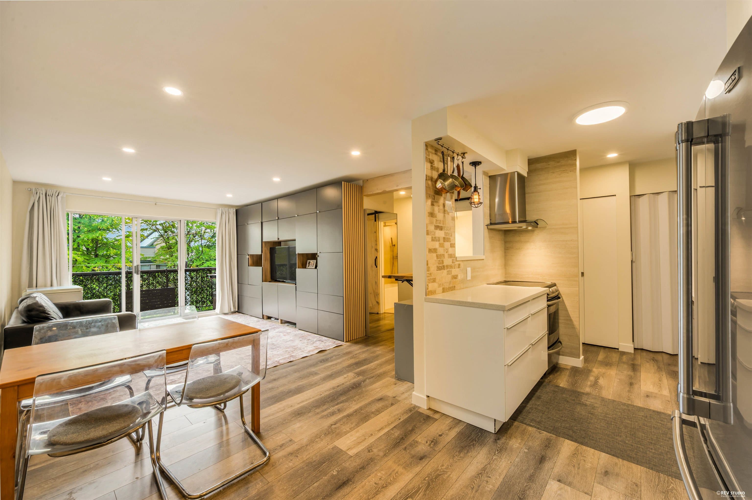 310 - 428 Agnes Street, New Westminster, V3L 1G1 — photo 1