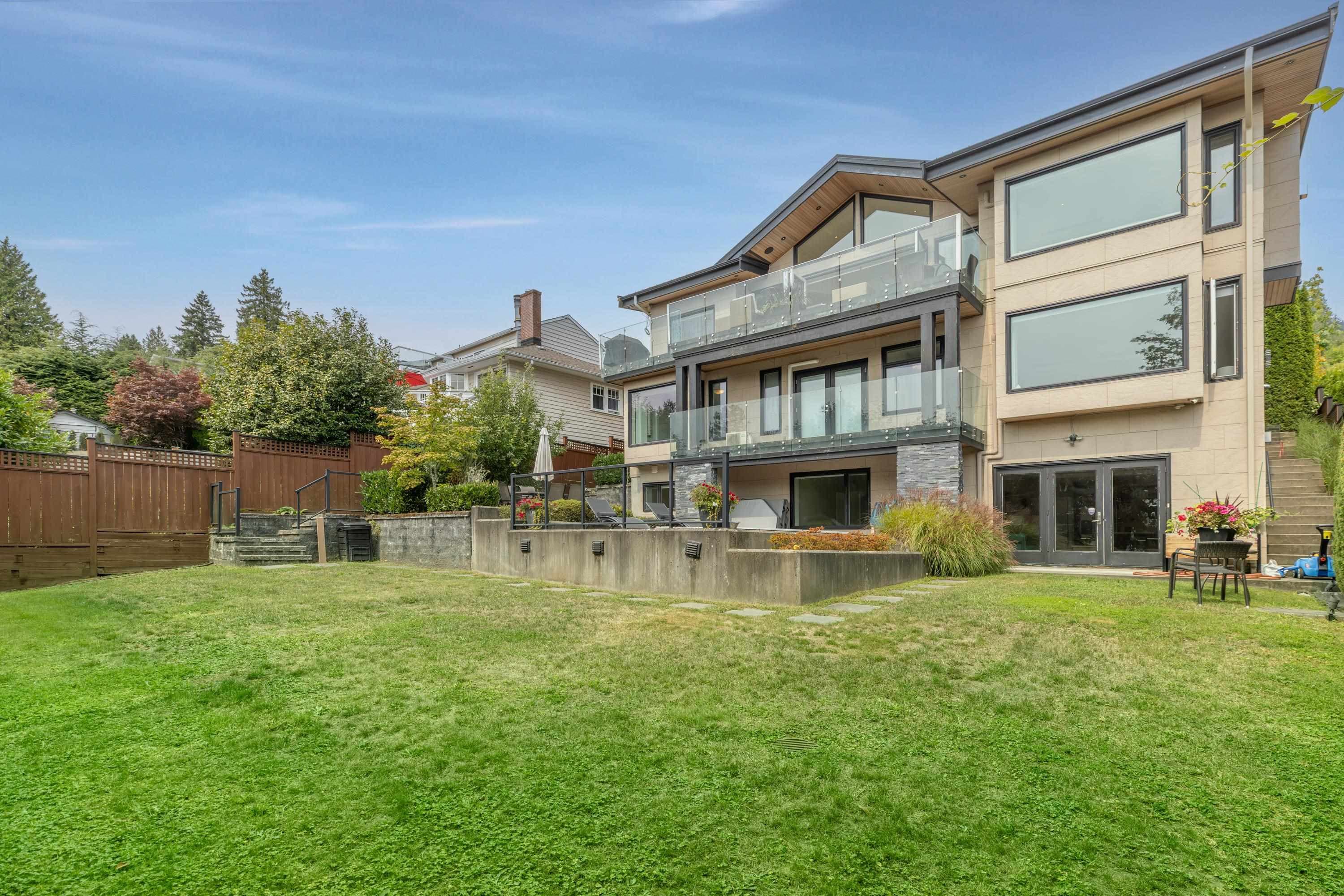 2512 Palmerston Avenue, West Vancouver, V7V 2W5 — photo 2