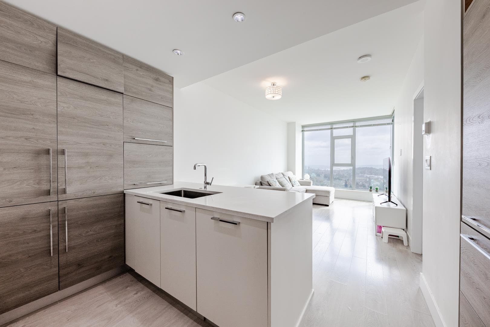 3006 - 7388 Kingsway, Burnaby, V3N 0G9 — photo 3