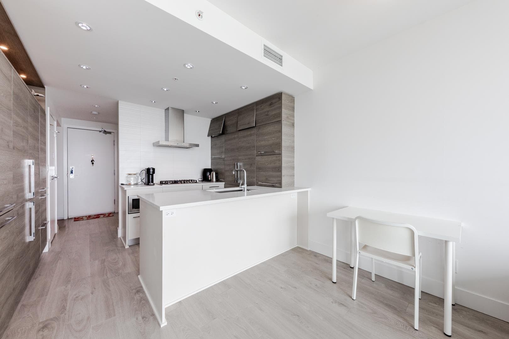 3006 - 7388 Kingsway, Burnaby, V3N 0G9 — photo 1