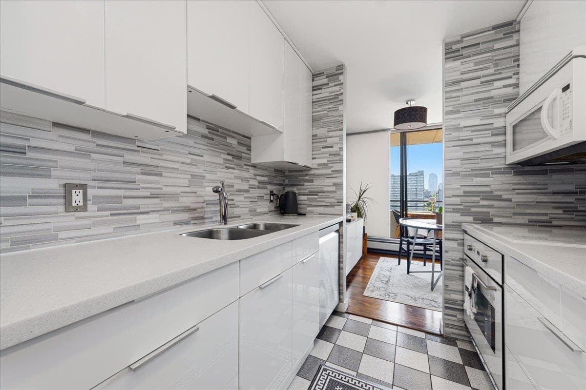 1503 - 1816 Haro Street, Vancouver, V6G 2Y7 — photo 3