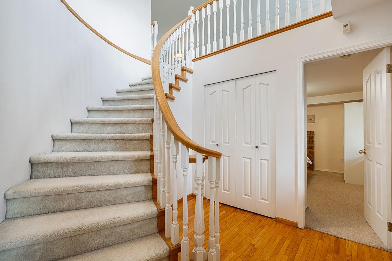 3315 El Casa Court, Coquitlam, V3E 2P9 — photo 2
