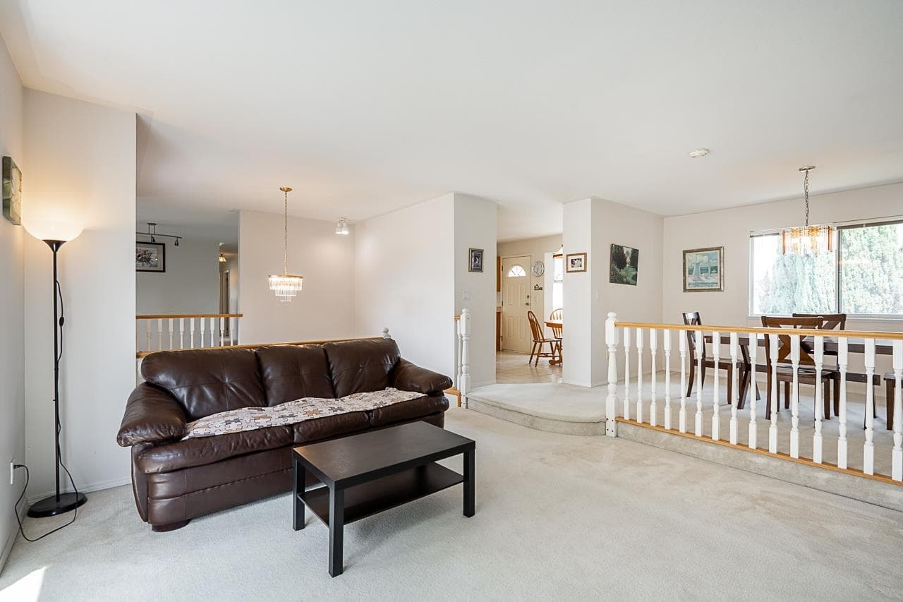 3315 El Casa Court, Coquitlam, V3E 2P9 — photo 5