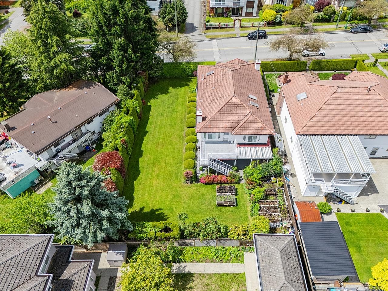7168 Sussex Avenue, Burnaby, V5J 3V3 — photo 3