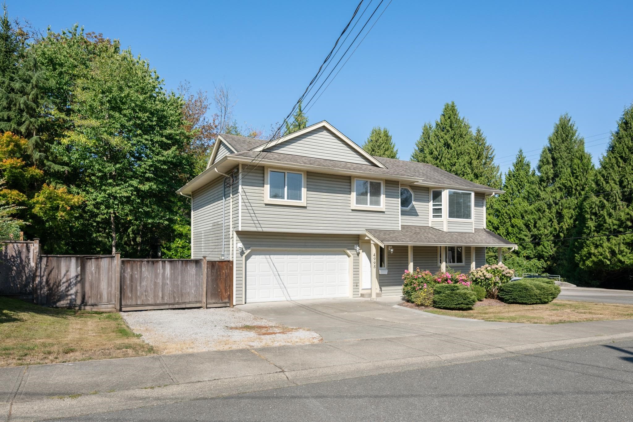 4995 202a Street, Langley, V3A 1T6 — photo 2