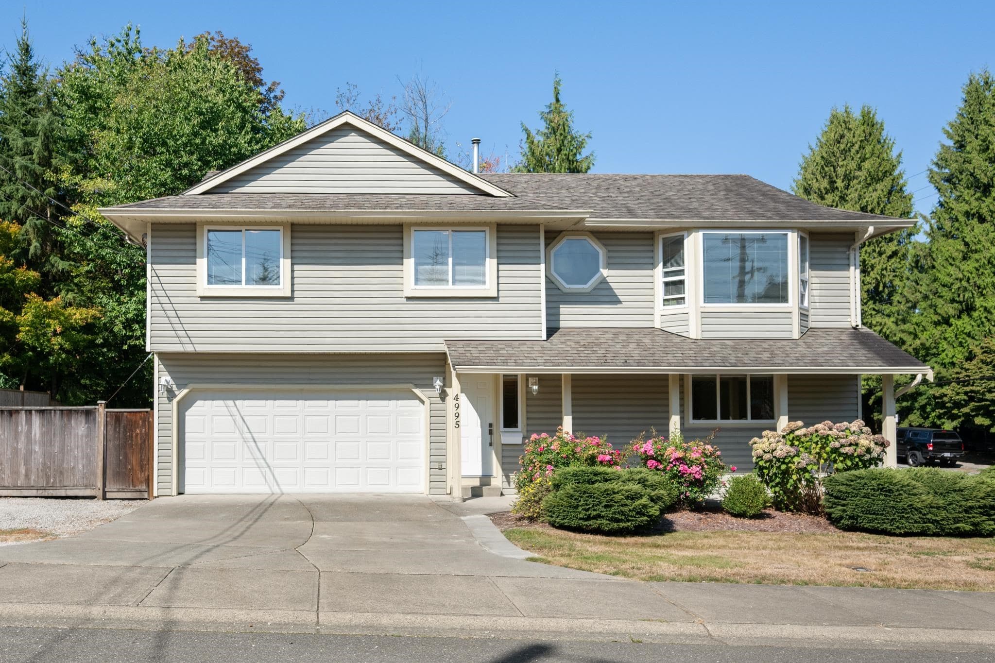 4995 202a Street, Langley, V3A 1T6 — photo 1
