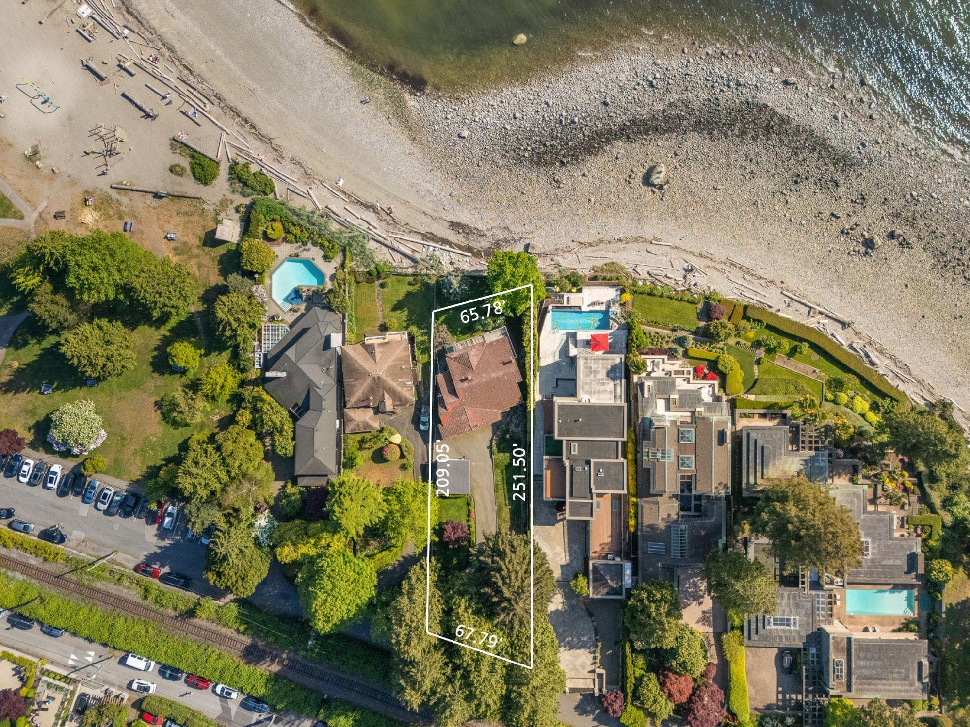 2560 Bellevue Avenue, West Vancouver, V7V 1E4 — photo 2