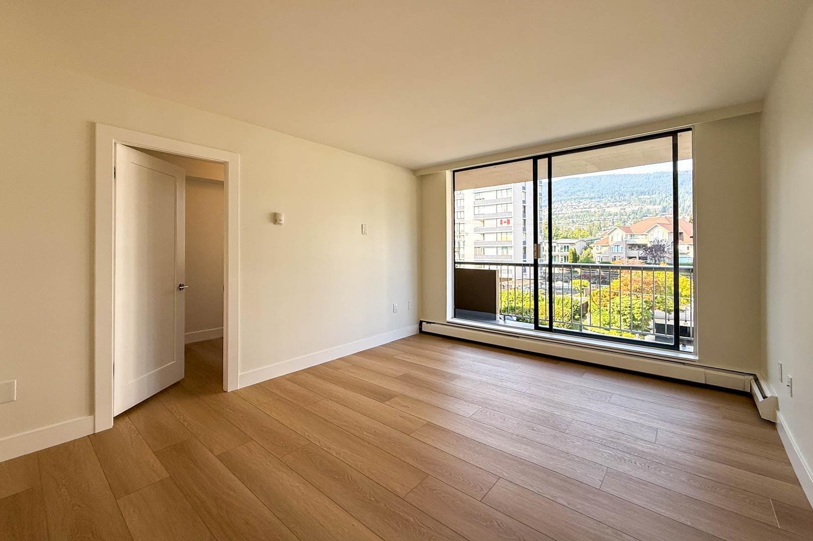 403 - 2150 Bellevue, West Vancouver, V7V 1C4 — photo 4