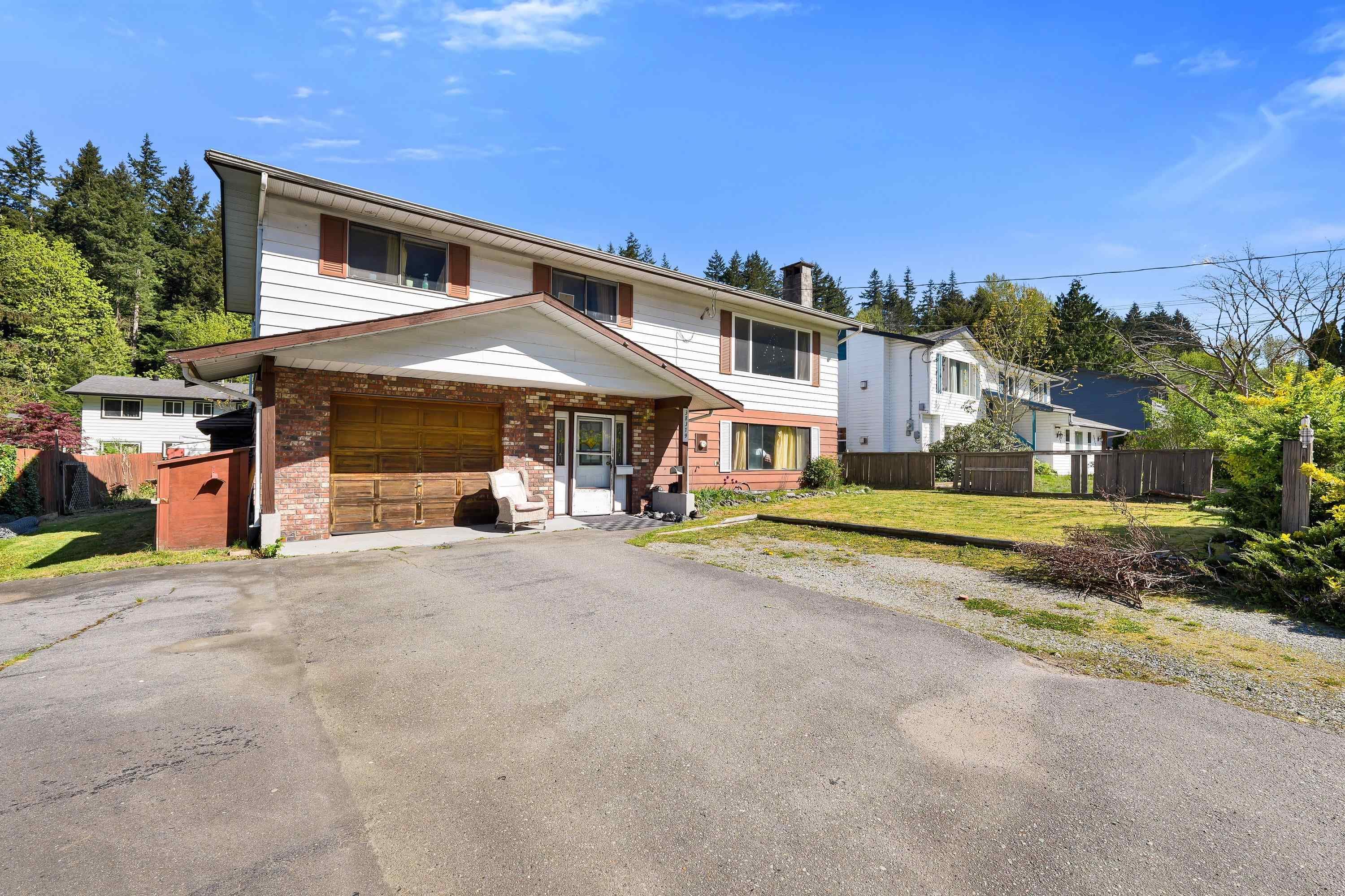 38319 Westway Avenue, Squamish, V8B 0W6 — photo 1