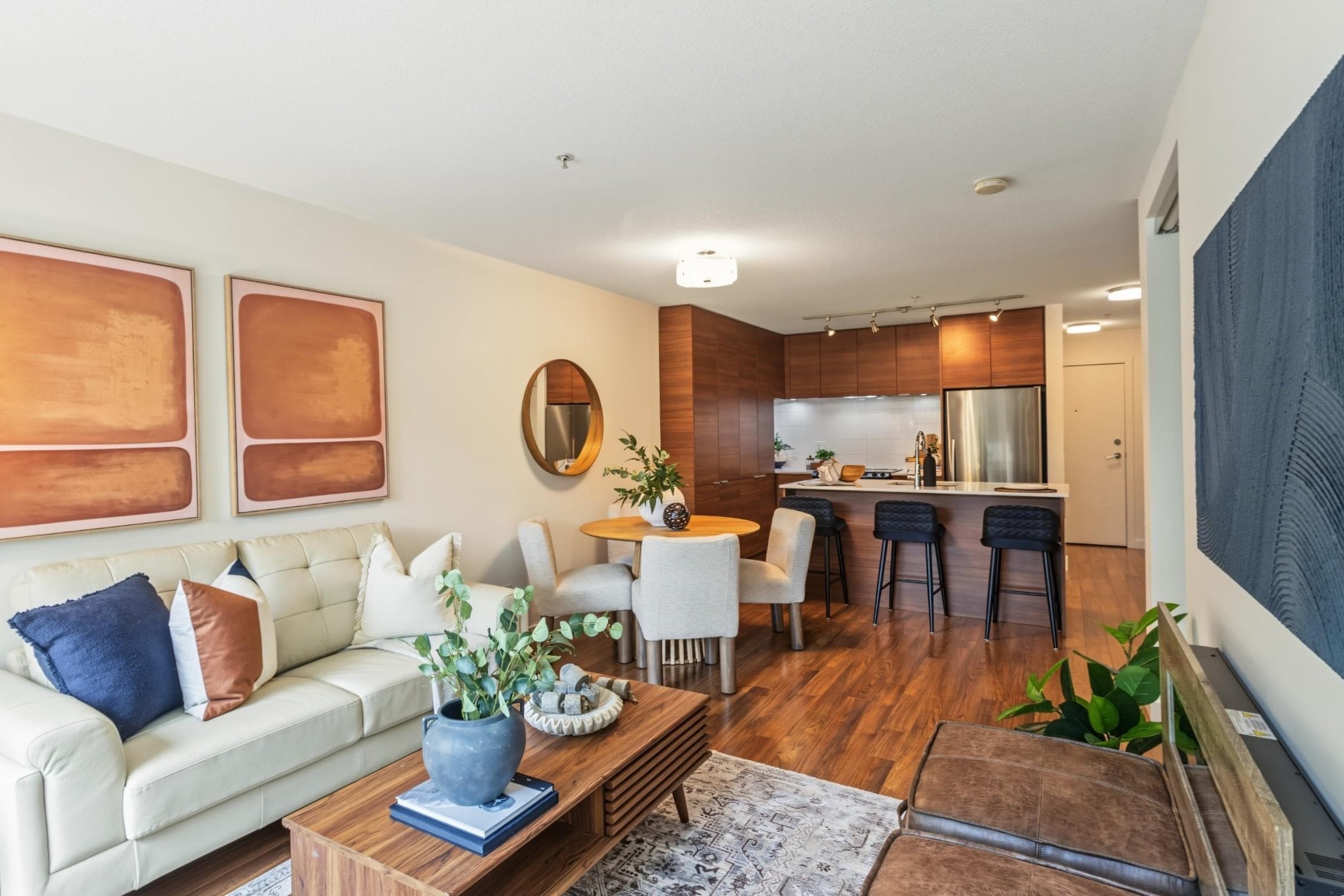 210 - 1677 Lloyd Avenue, North Vancouver, V7P 0B1 — photo 2
