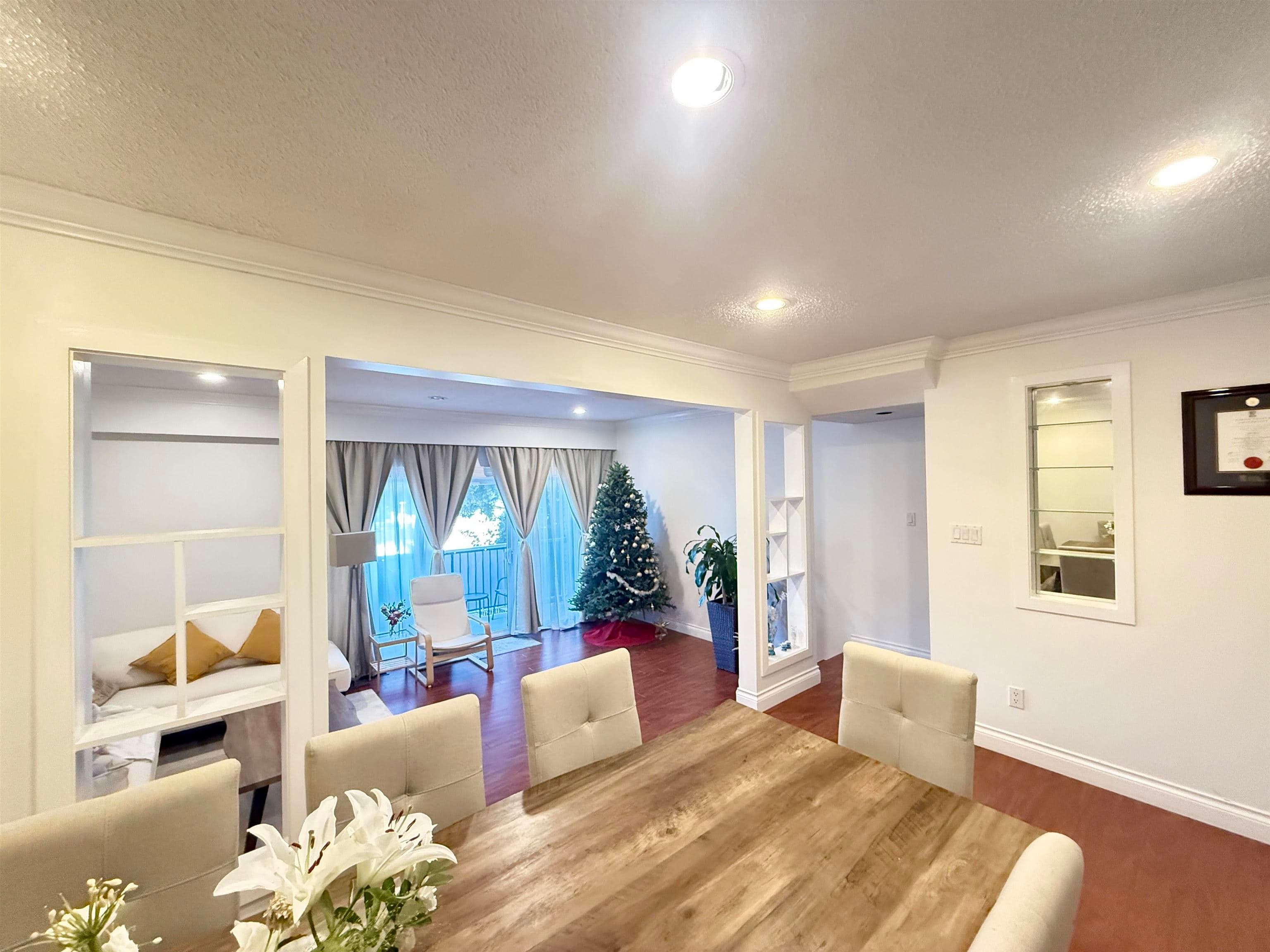 6722 Kneale Place, Burnaby, V5B 2Z2 — photo 1