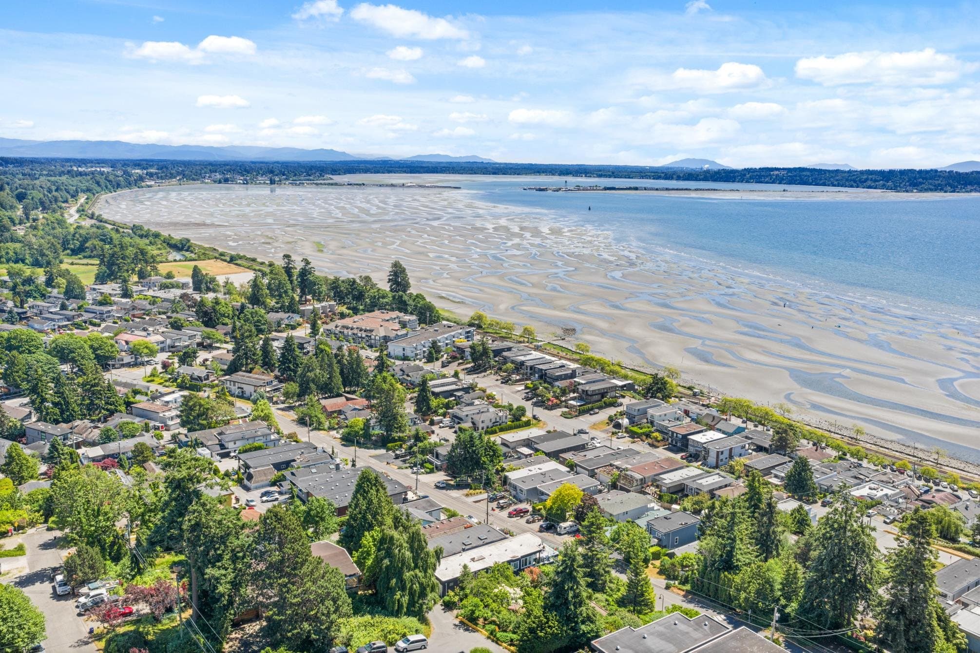 15507 Columbia Avenue, White Rock, V4B 1K5 — photo 2