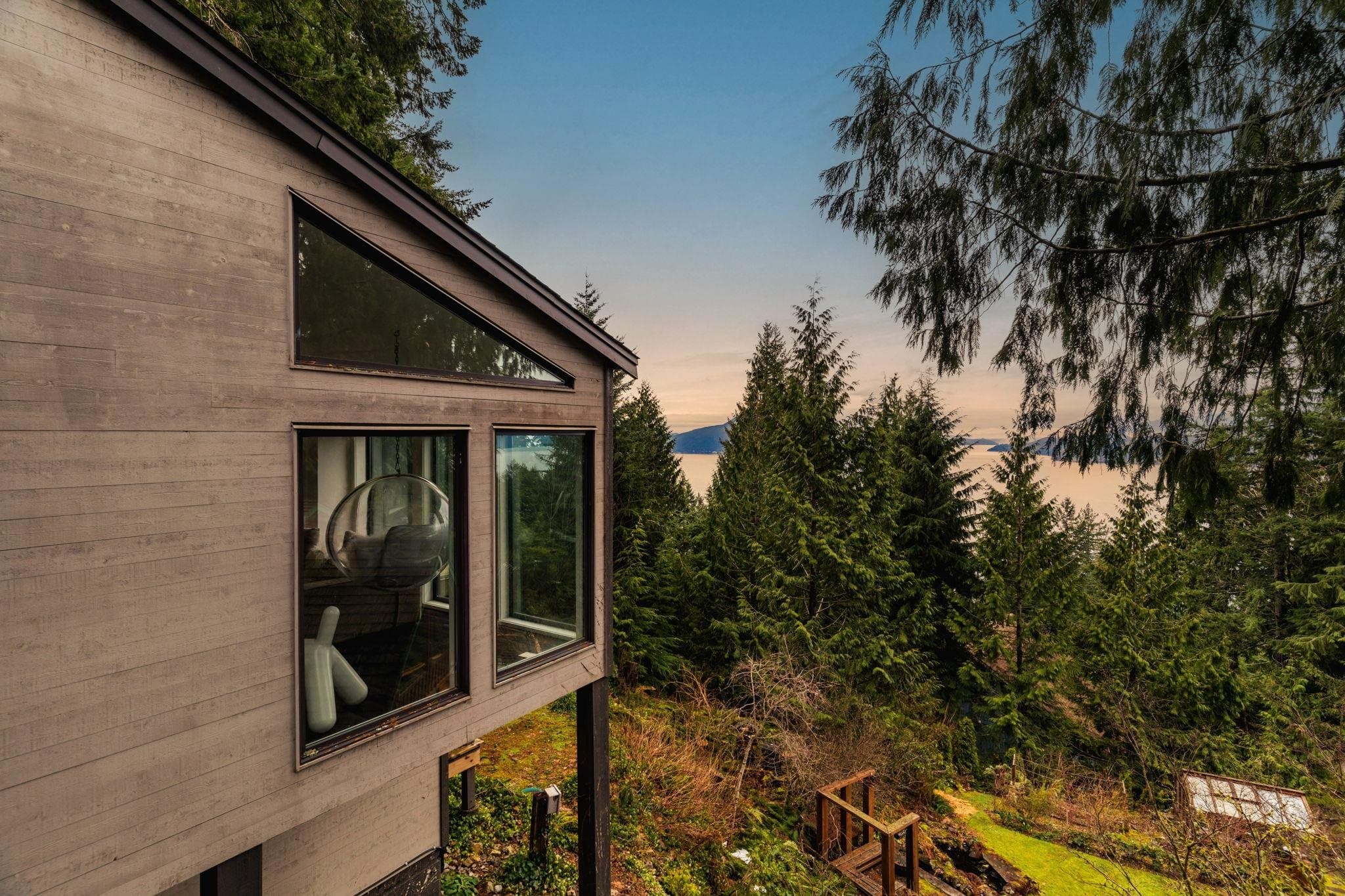 470 Timbertop Drive, Lions Bay, V0N 2E0 — photo 1