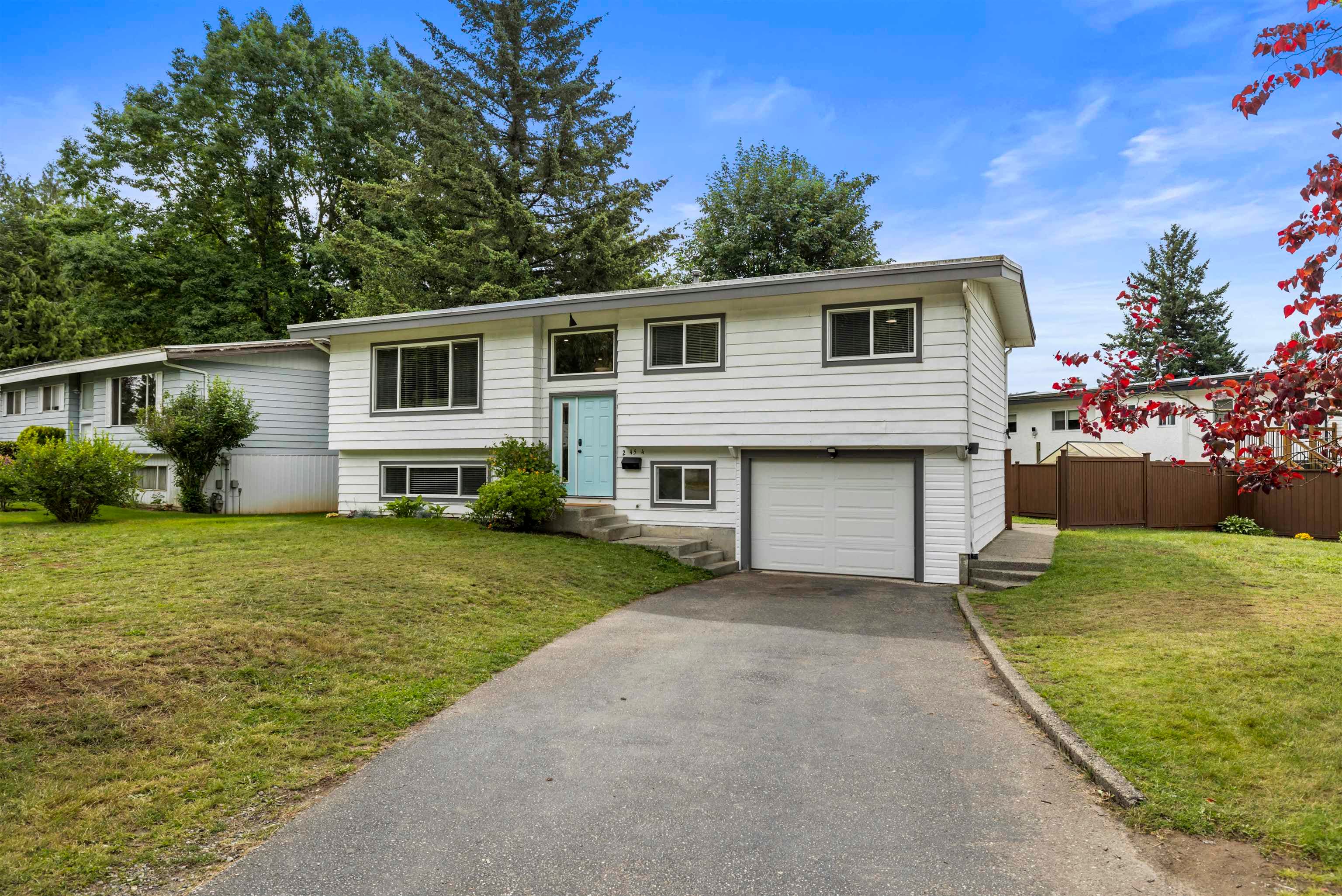 2454 Aladdin Crescent, Abbotsford, V2S 5K7 — photo 2