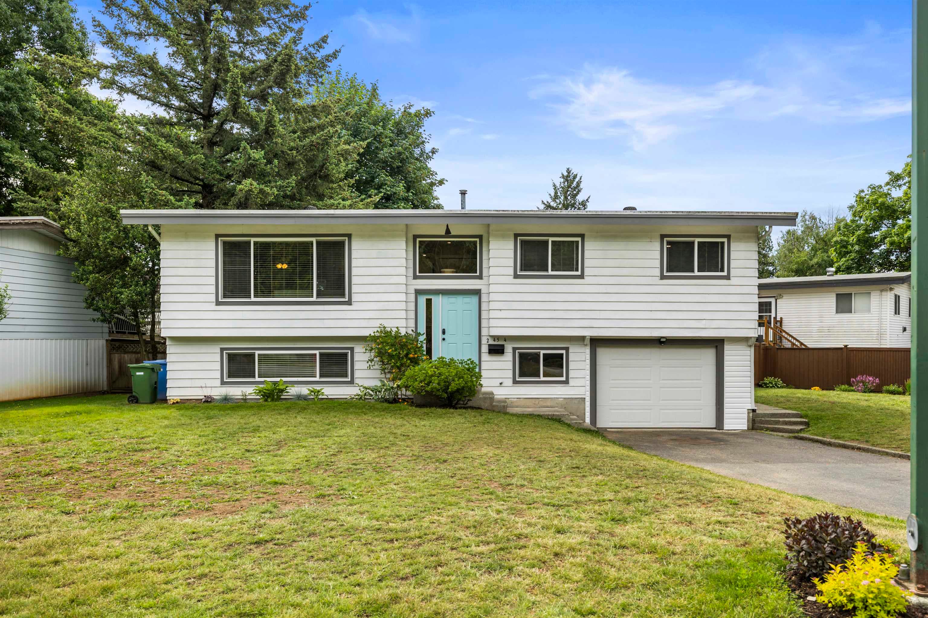 2454 Aladdin Crescent, Abbotsford, V2S 5K7 — photo 1