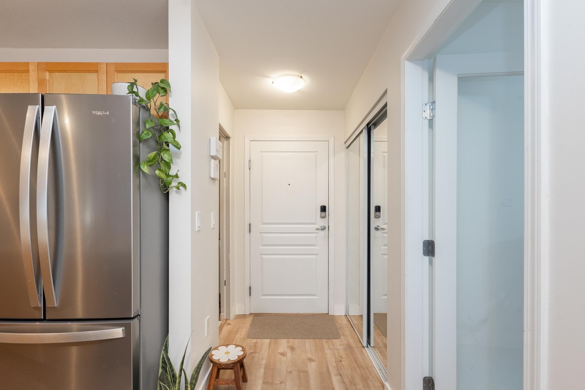 101 - 15188 22 Avenue, Surrey, V4A 9T4 — photo 5