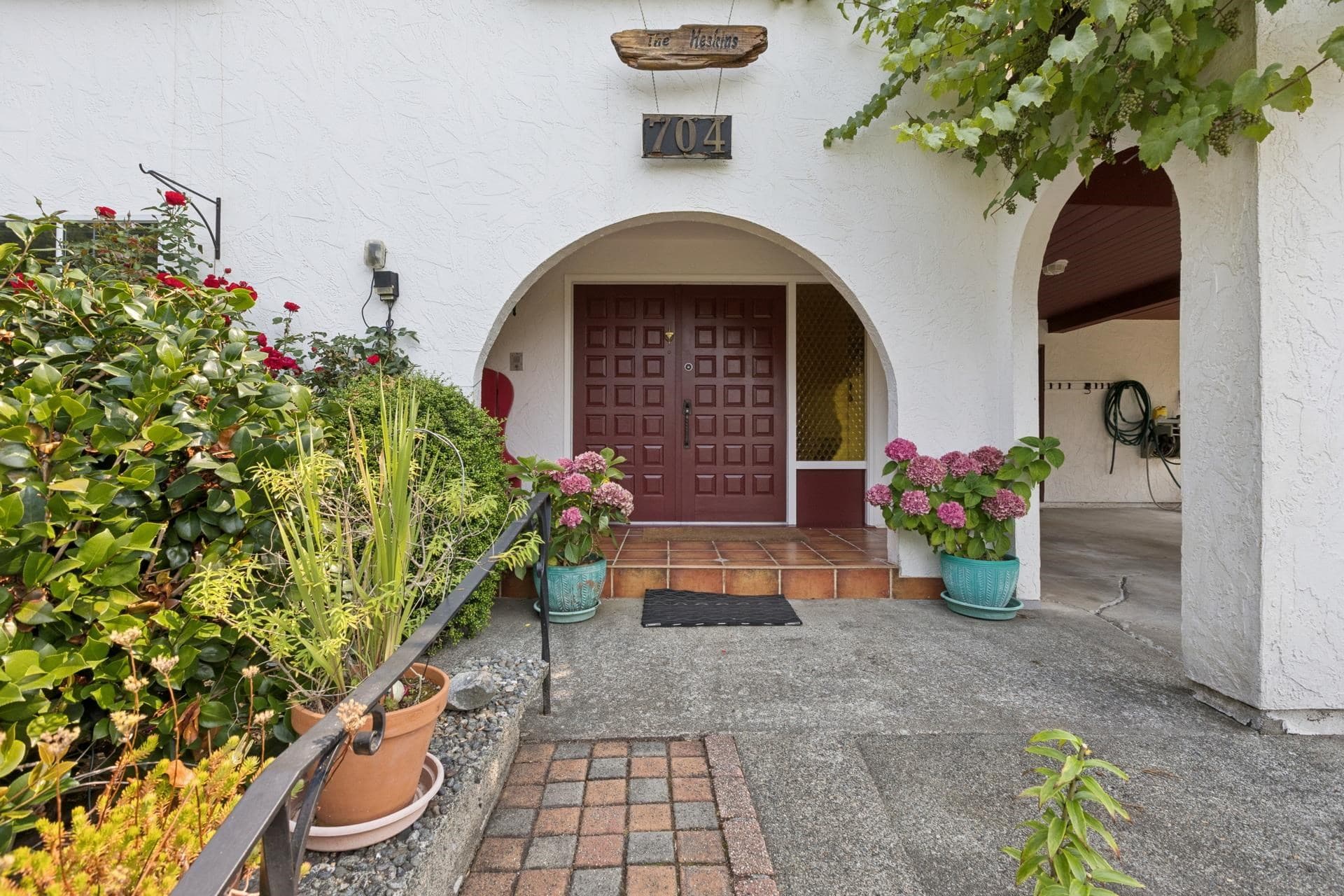 704 Maurelle Court, North Vancouver, V7R 2M1 — photo 3
