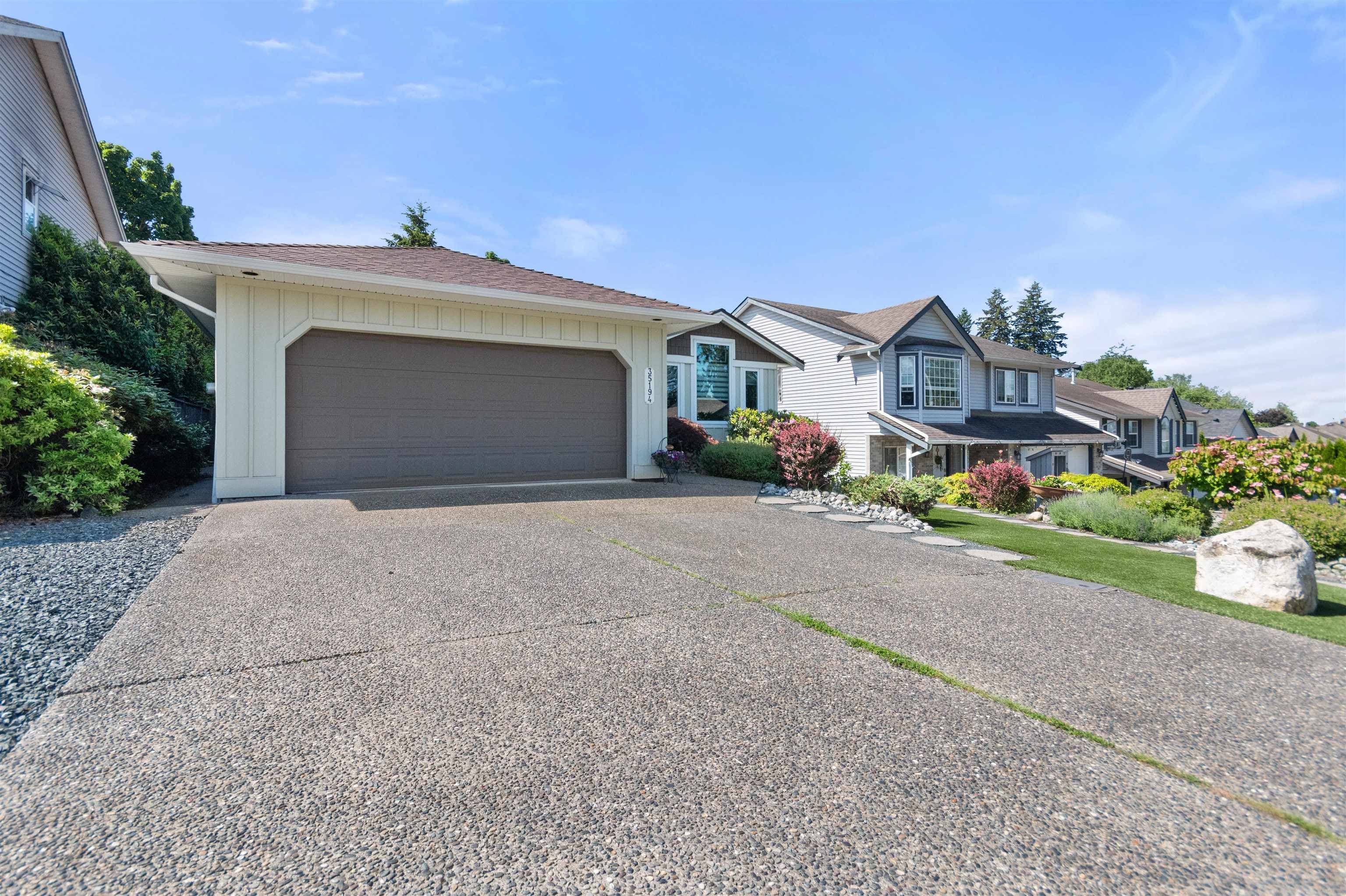 35194 Christina Place, Abbotsford, V2S 8H1 — photo 4