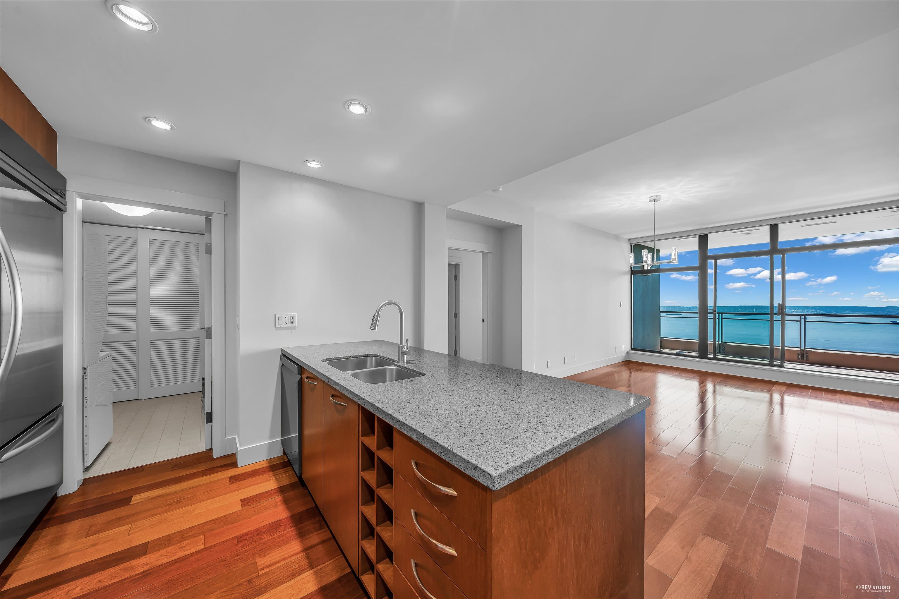 1102 - 3355 Cypress Place, West Vancouver, V7S 3J9 — photo 5