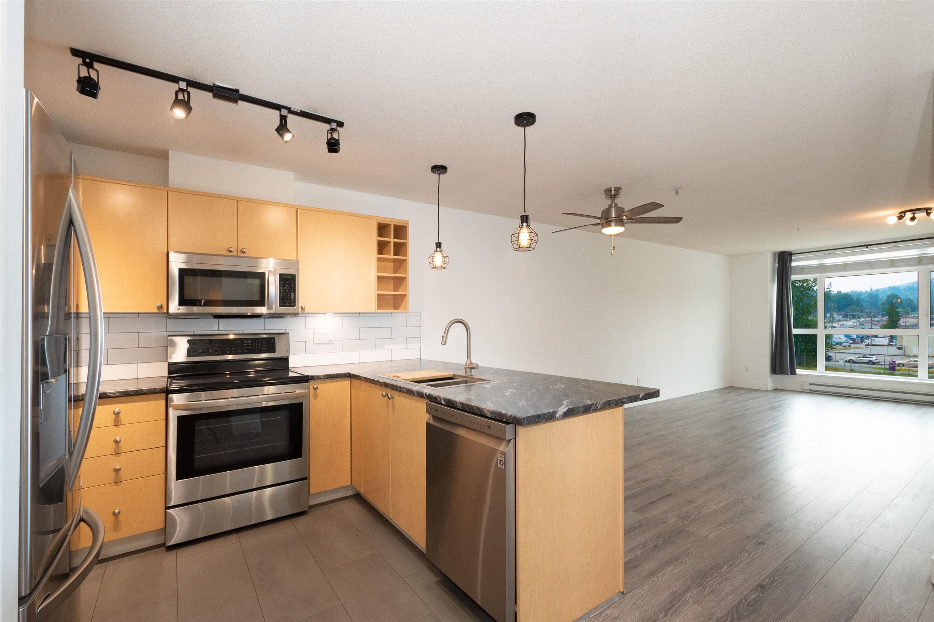 312 - 3136 St Johns Street, Port Moody, V3H 5E4 — photo 2