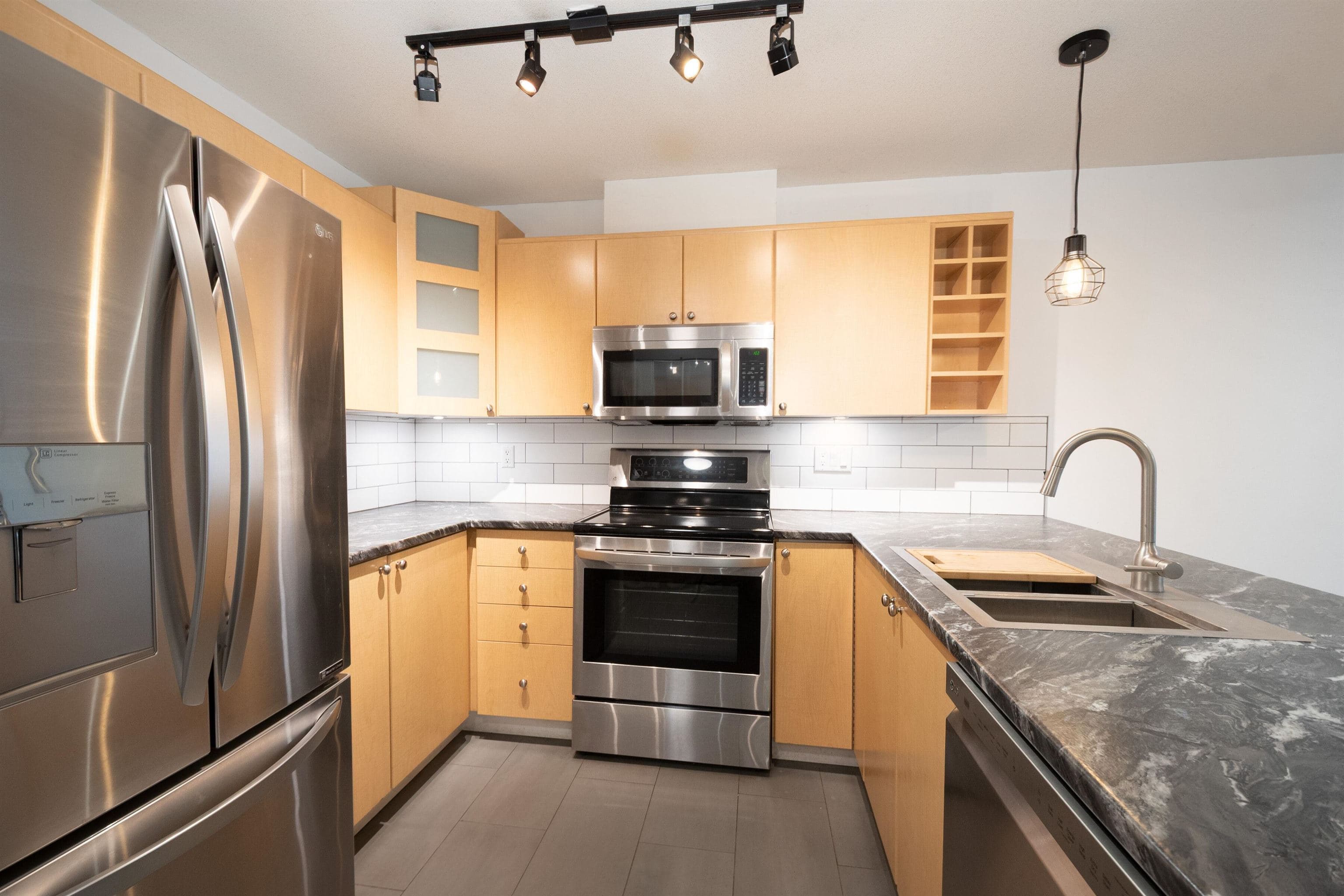 312 - 3136 St Johns Street, Port Moody, V3H 5E4 — photo 4