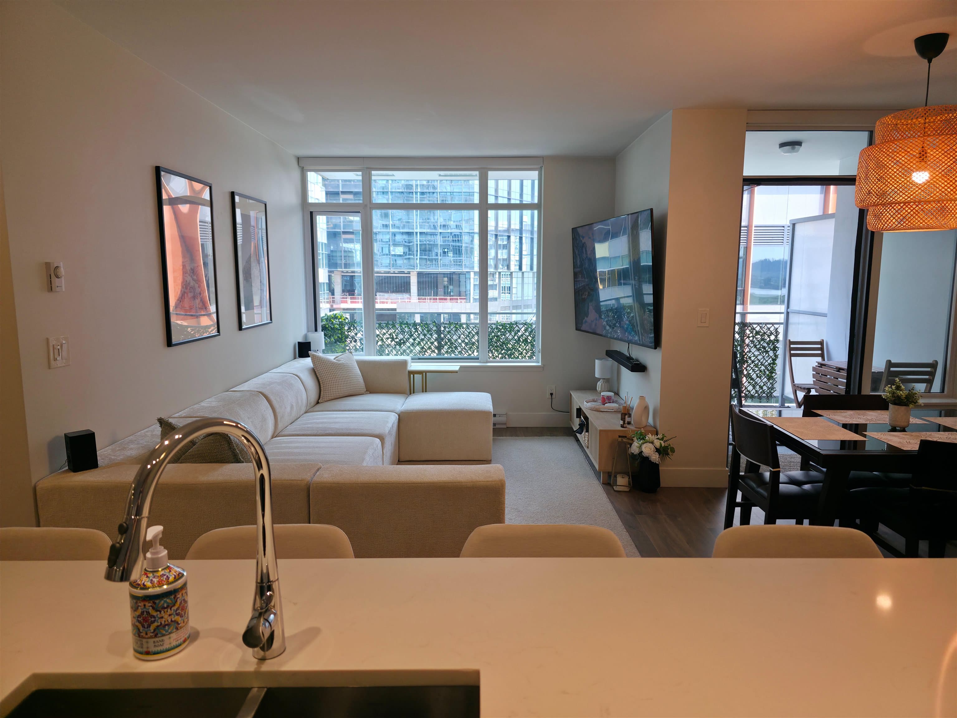 507 - 258 Nelson's Court, New Westminster, V3L 0J9 — photo 1