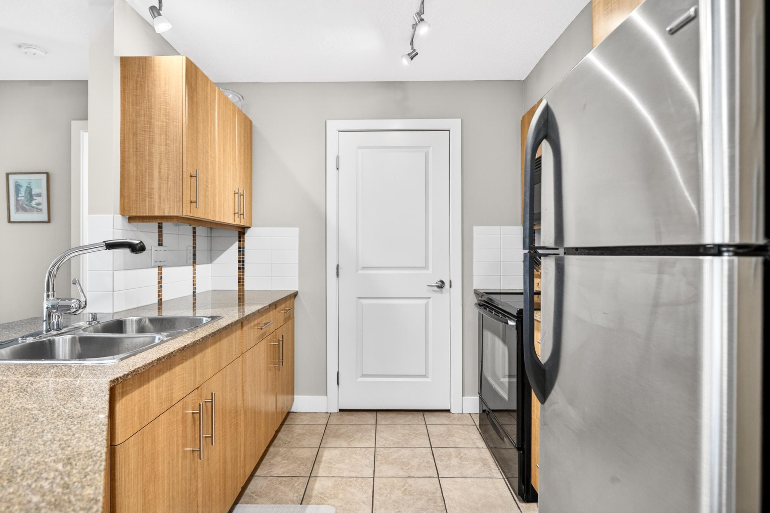 301 - 12020 207a Street, Maple Ridge, V2X 8V2 — photo 2