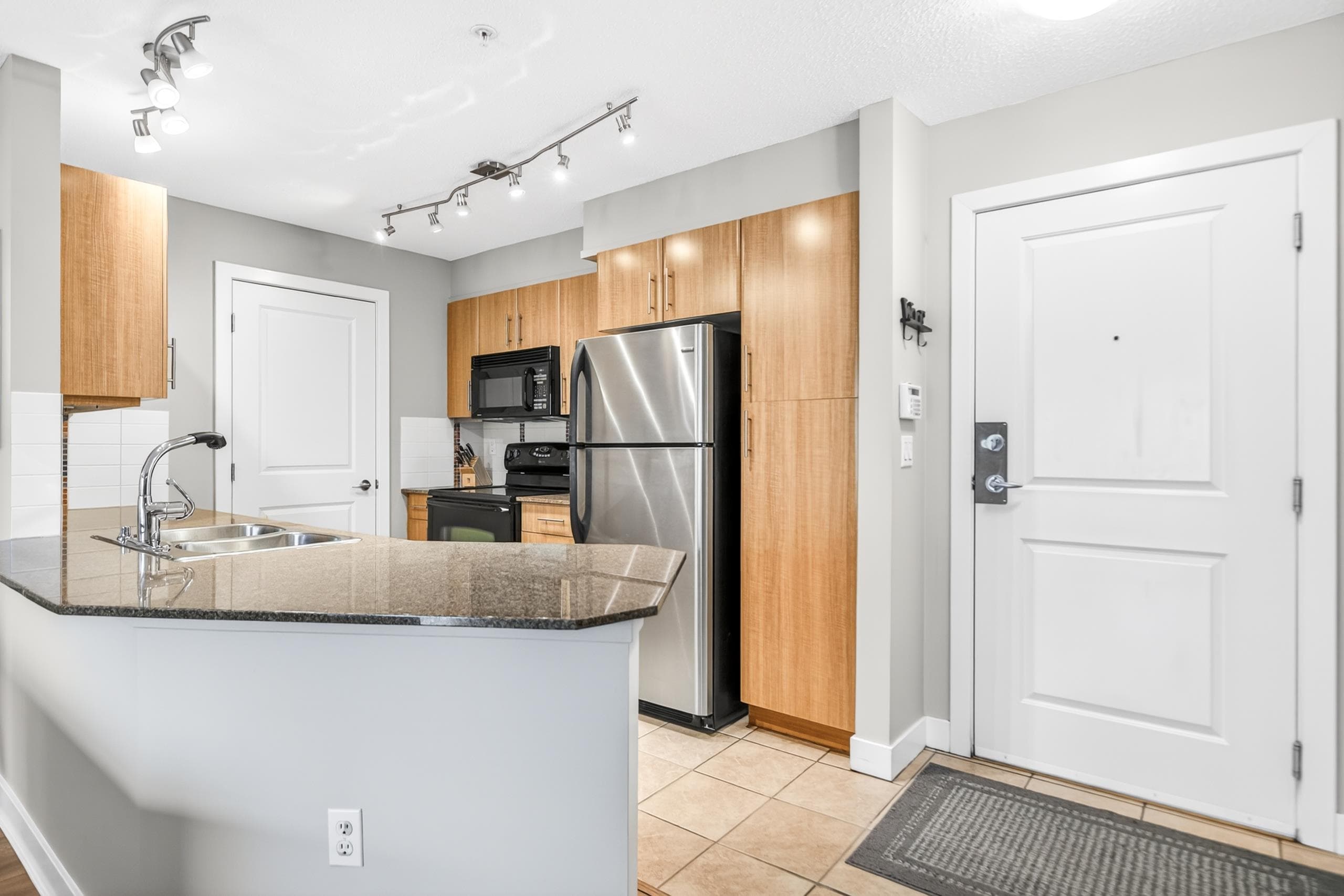 301 - 12020 207a Street, Maple Ridge, V2X 8V2 — photo 3