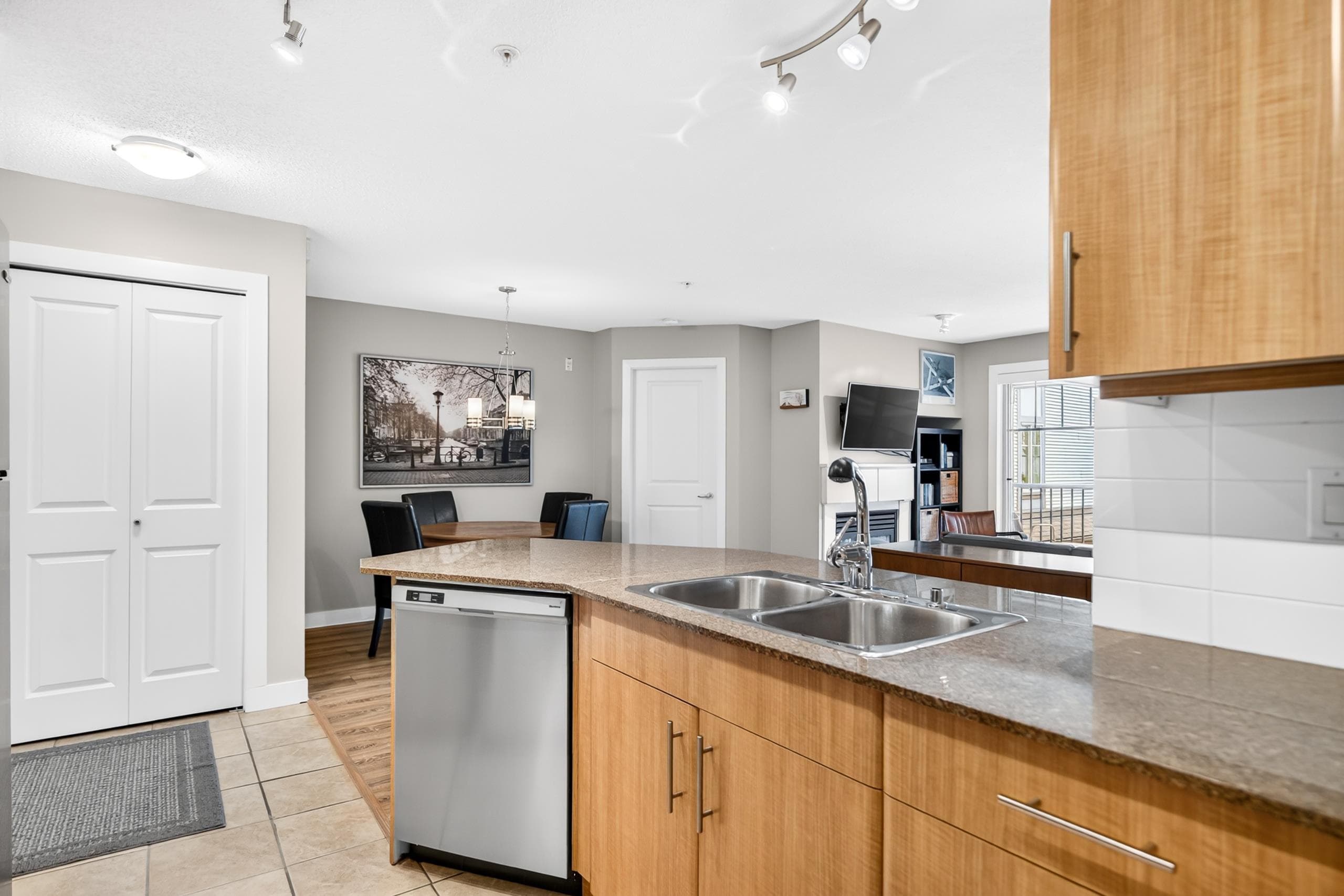 301 - 12020 207a Street, Maple Ridge, V2X 8V2 — photo 4