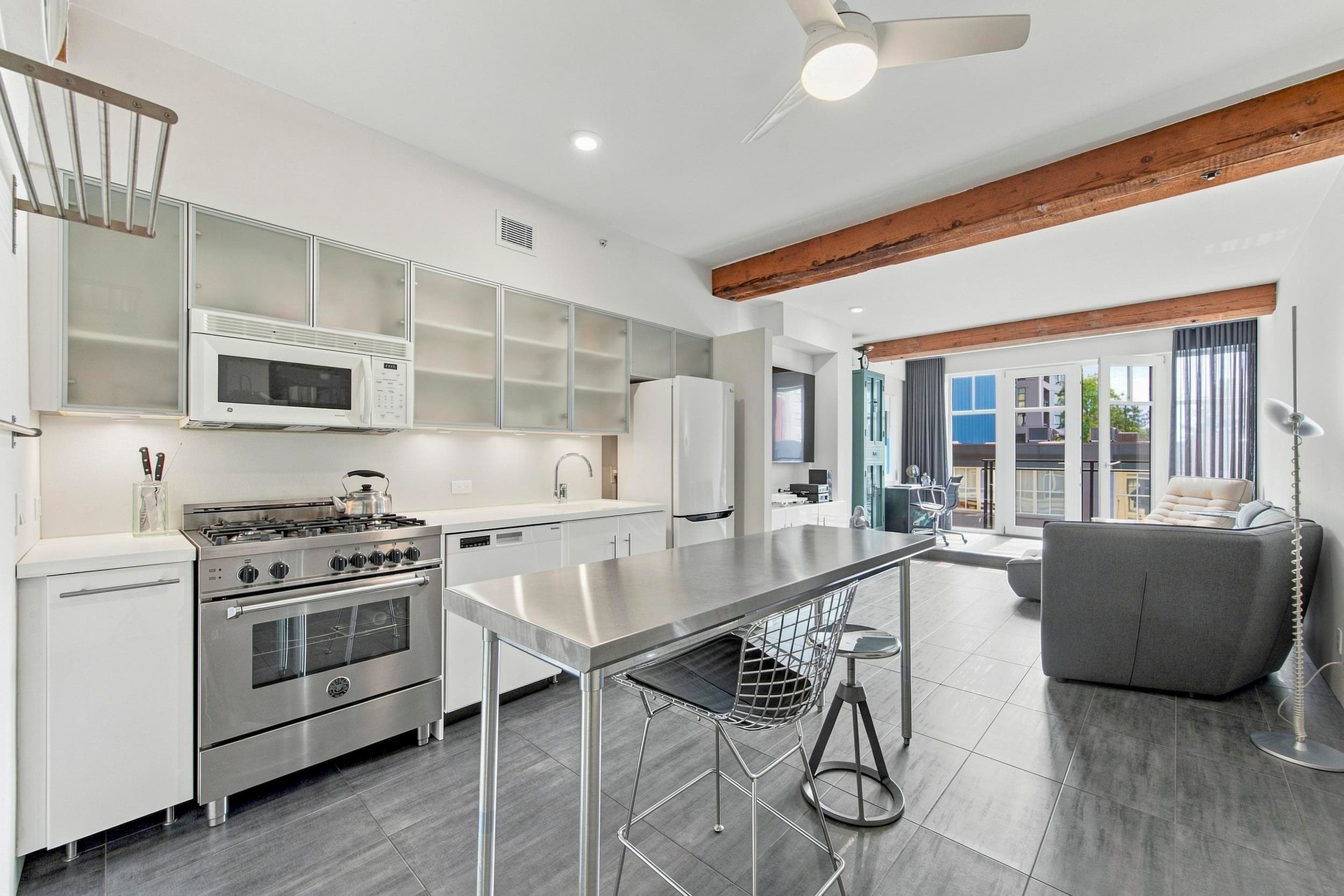 308 - 1275 Hamilton Street, Vancouver, V6B 1E2 — photo 2