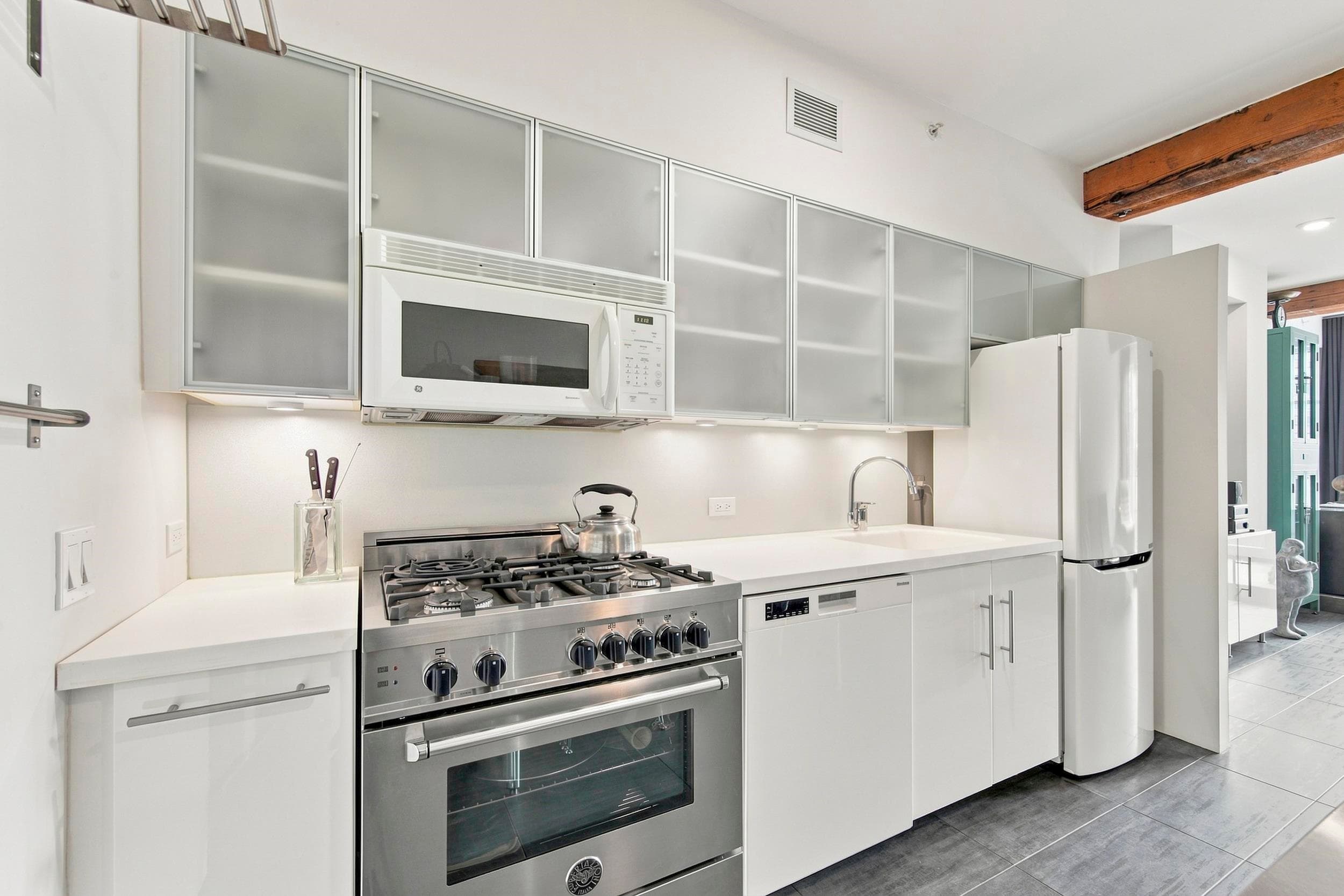 308 - 1275 Hamilton Street, Vancouver, V6B 1E2 — photo 3