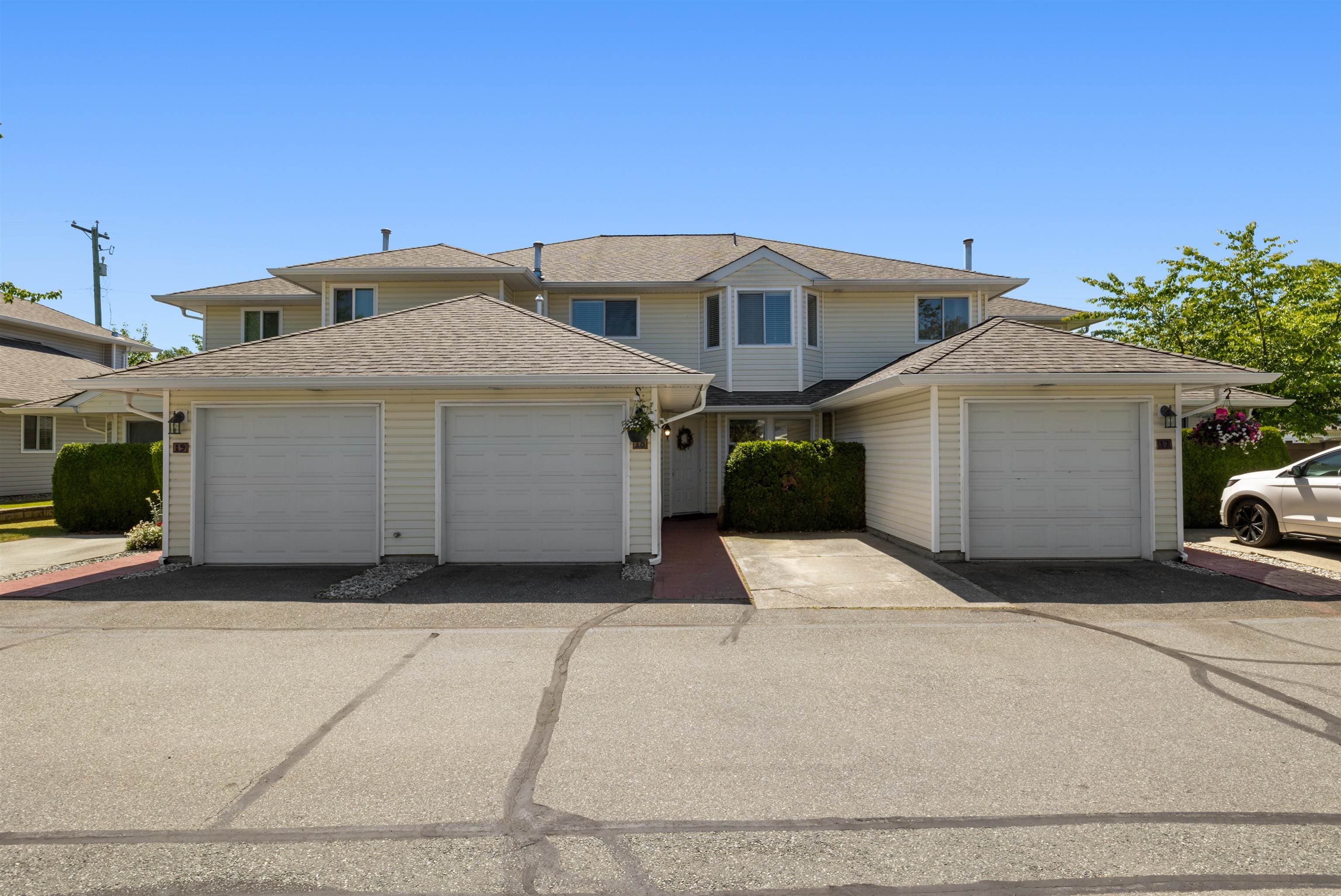 18 - 21928 48 Avenue, Langley, V3A 8H1 — photo 2