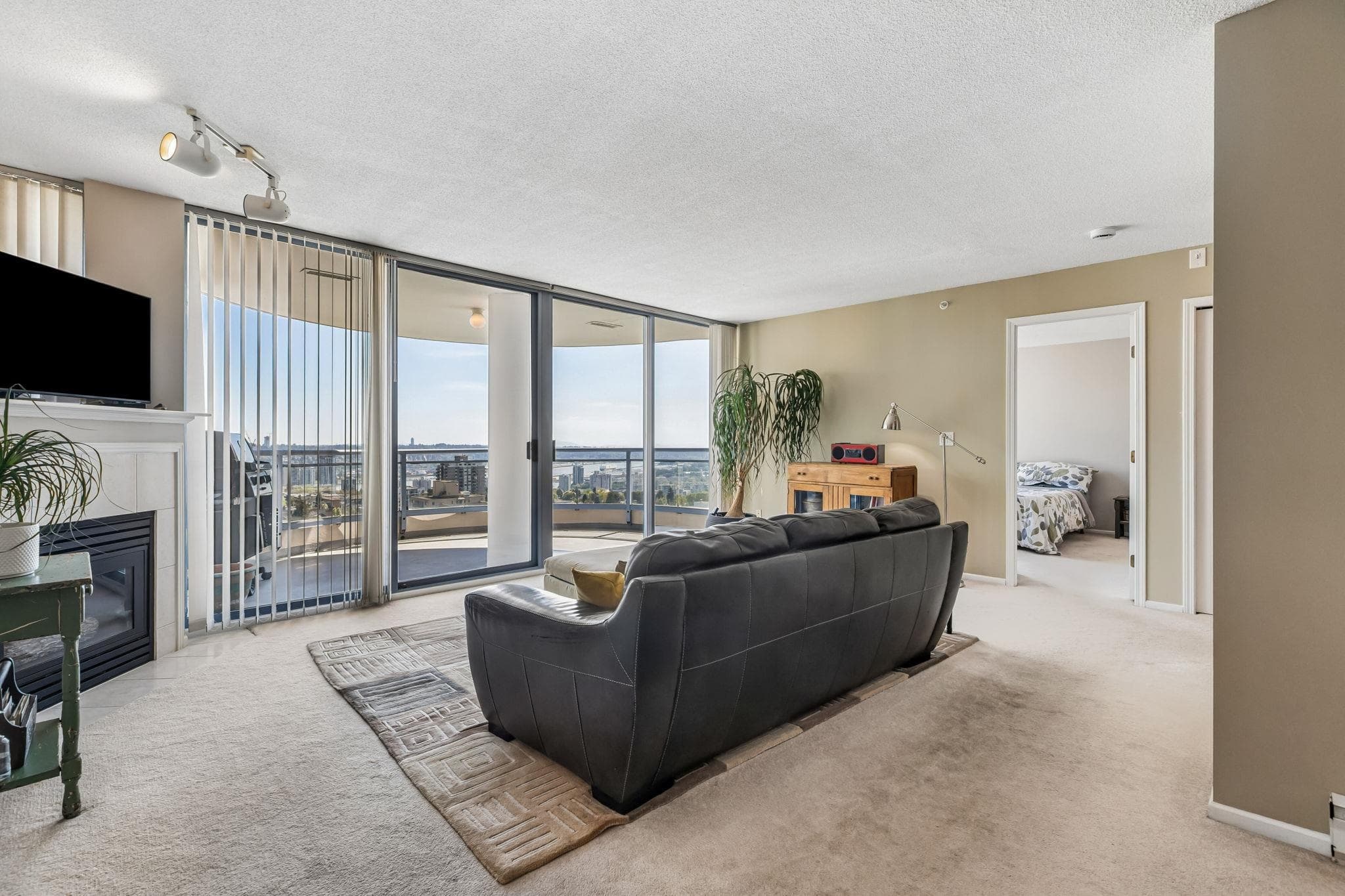 1604 - 739 Princess Street, New Westminster, V3M 6V6 — photo 2