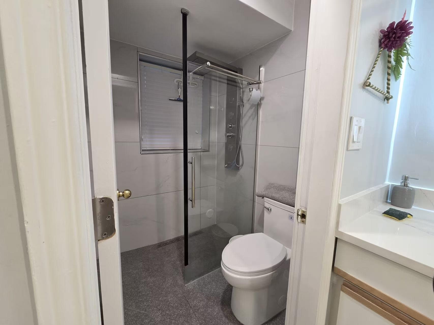 2 Bed Suite - 1418 El Camino Drive, Coquitlam, V3E 0H7 — photo 5