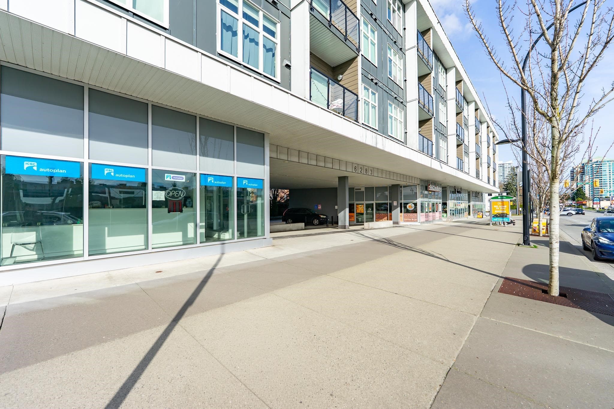 PH27 - 6283 Kingsway, Burnaby, V5J 0H3 — photo 2