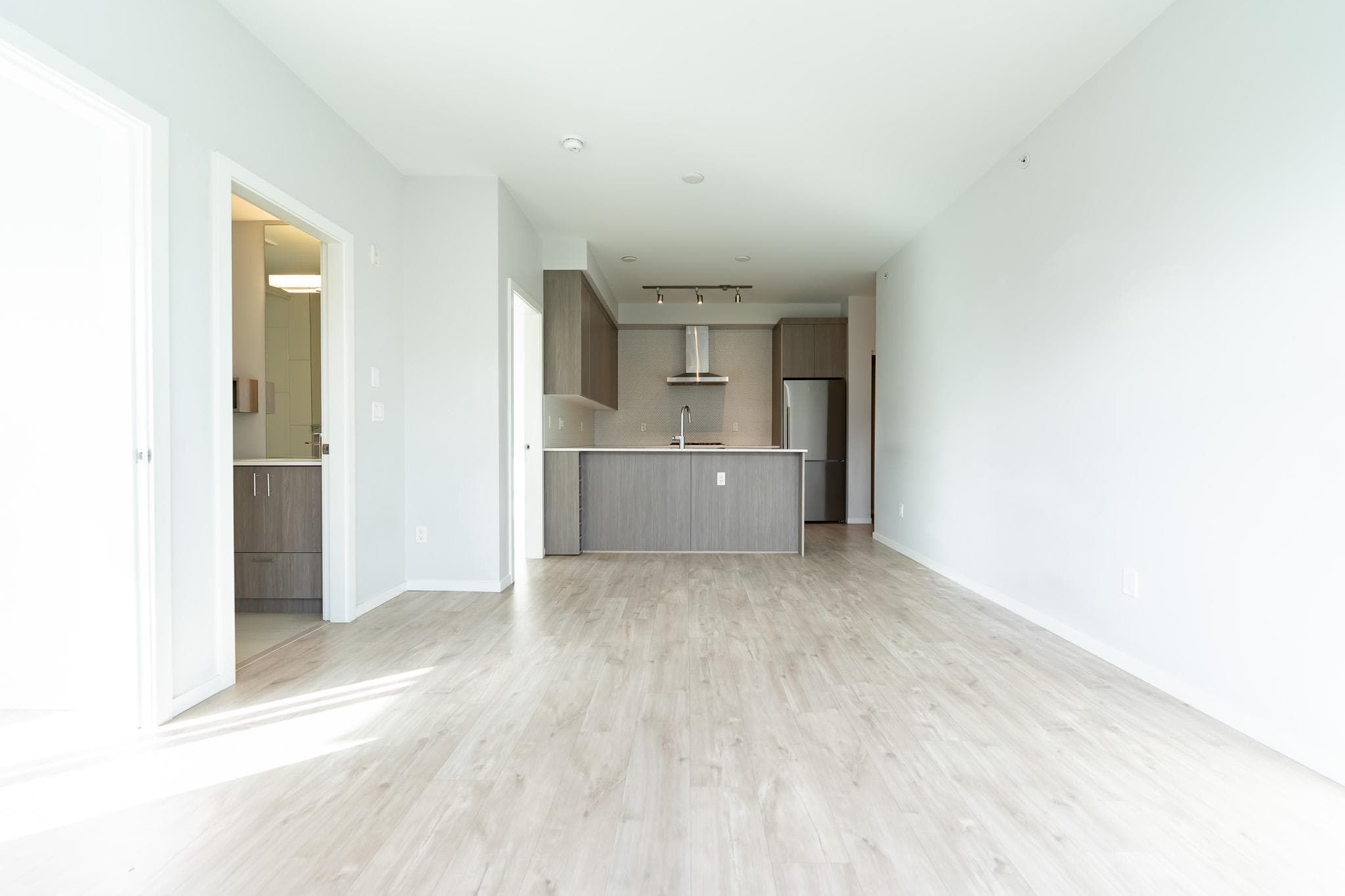 PH27 - 6283 Kingsway, Burnaby, V5J 0H3 — photo 3
