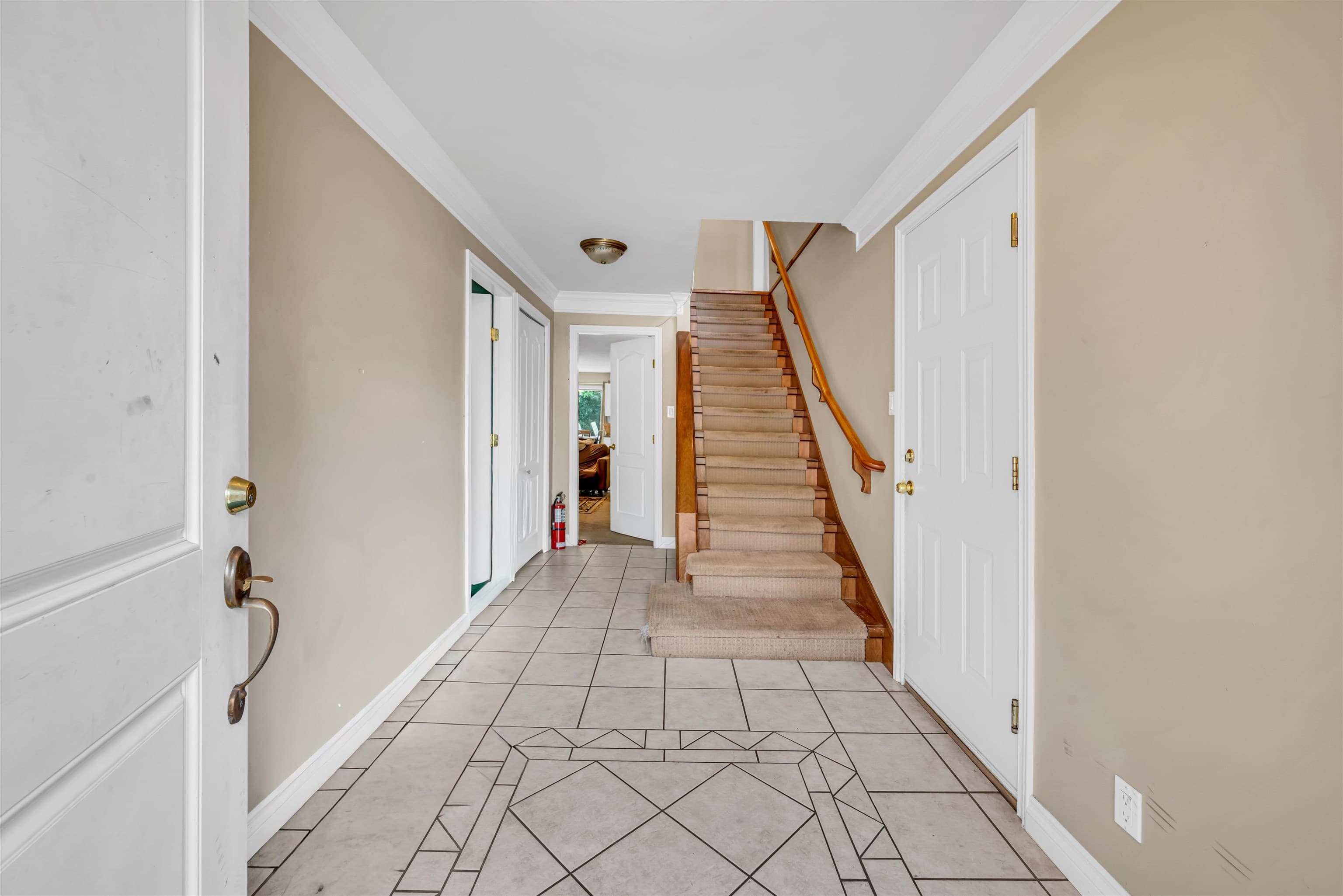 14654 102 Avenue, Surrey, V3R 7E5 — photo 4