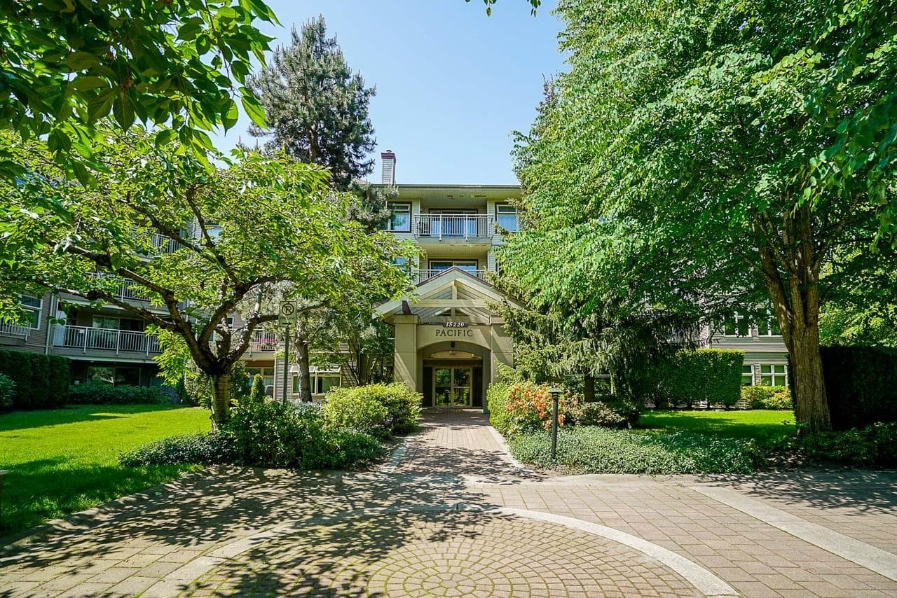 401 - 15220 Guildford Drive, Surrey, V3R 0Y6 — photo 1