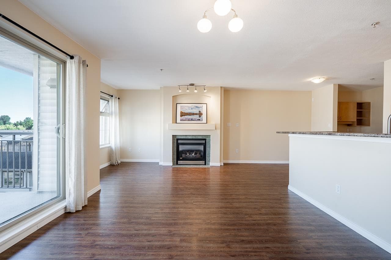 401 - 15220 Guildford Drive, Surrey, V3R 0Y6 — photo 5