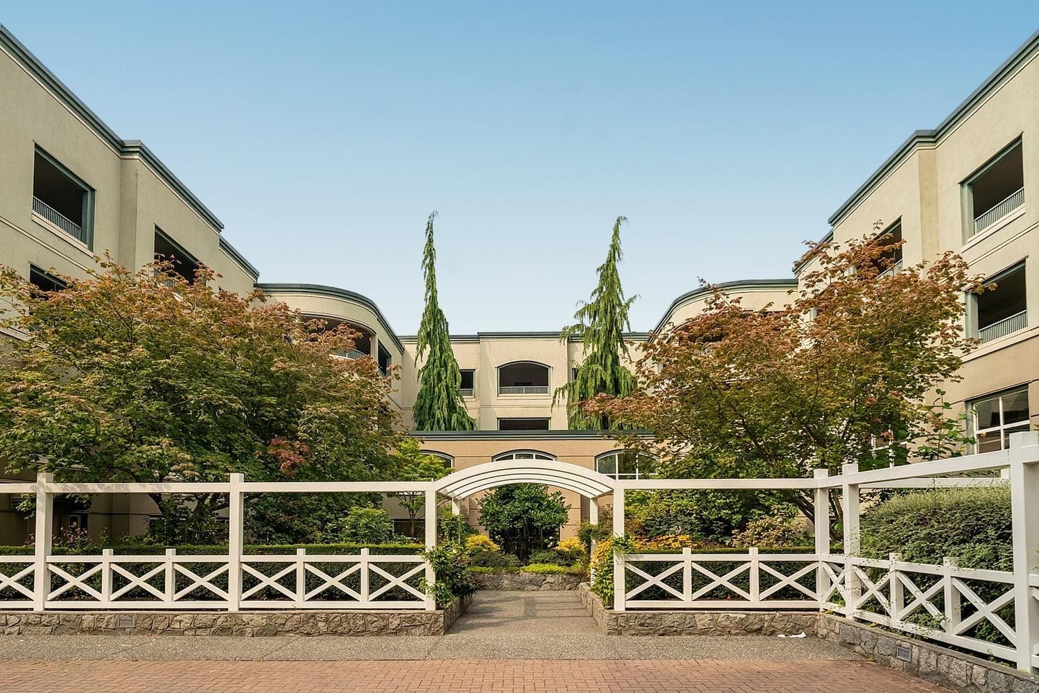 203 - 1725 128 Street, Surrey, V4A 3V2 — photo 1