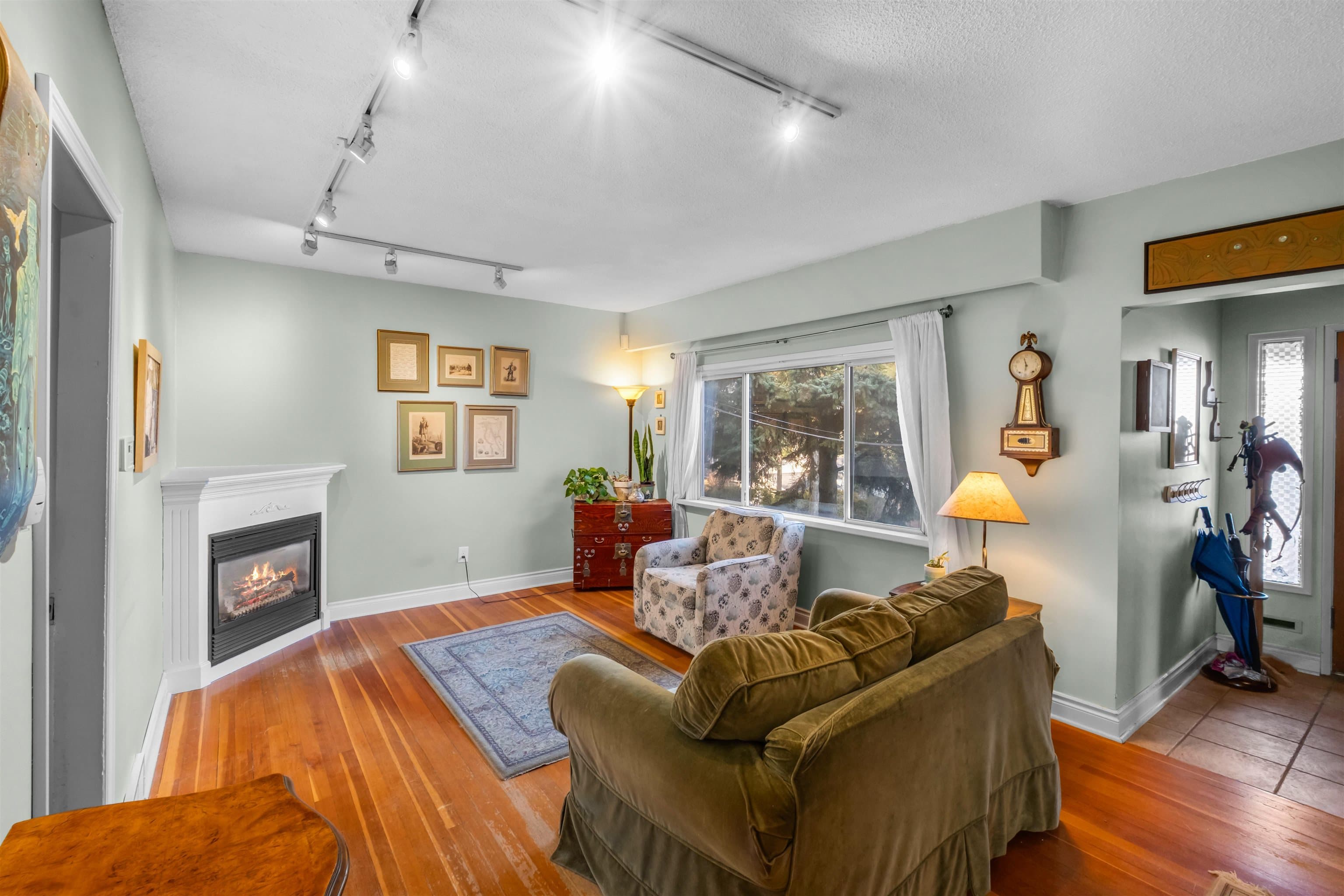 521 Garfield Street, New Westminster, V3L 4A6 — photo 2