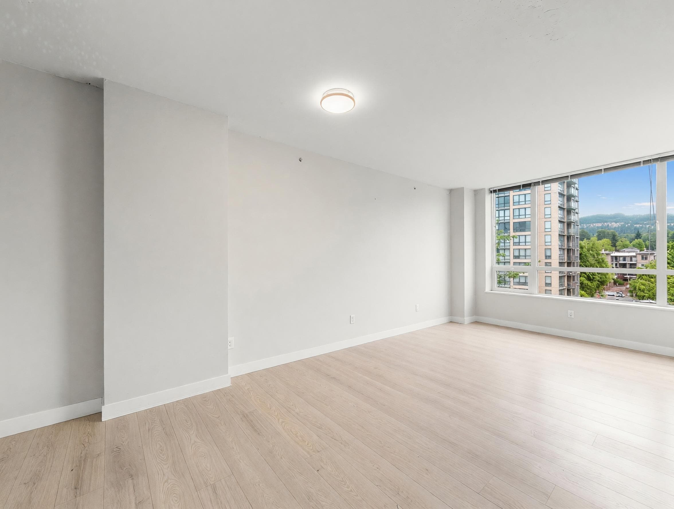 605 - 2968 Glen Dr., Coquitlam, V3B 0C4 — photo 3