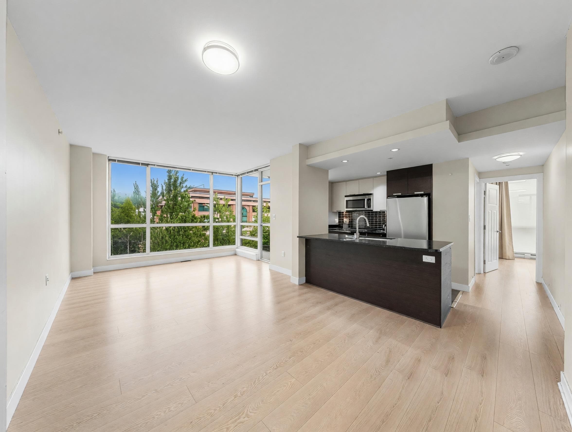 605 - 2968 Glen Dr., Coquitlam