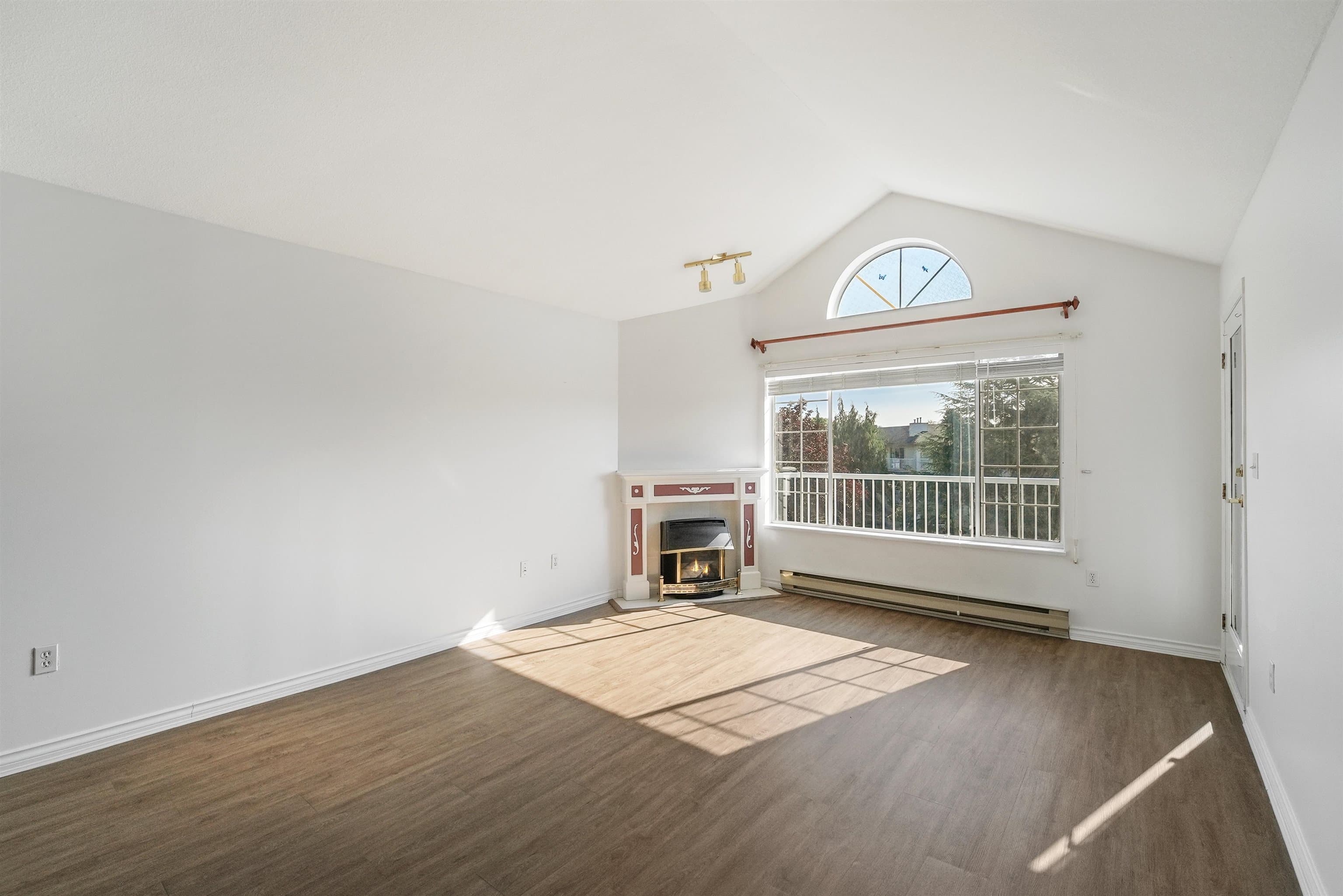 311 - 5375 205th Street, Langley, V3A 7V7 — photo 5