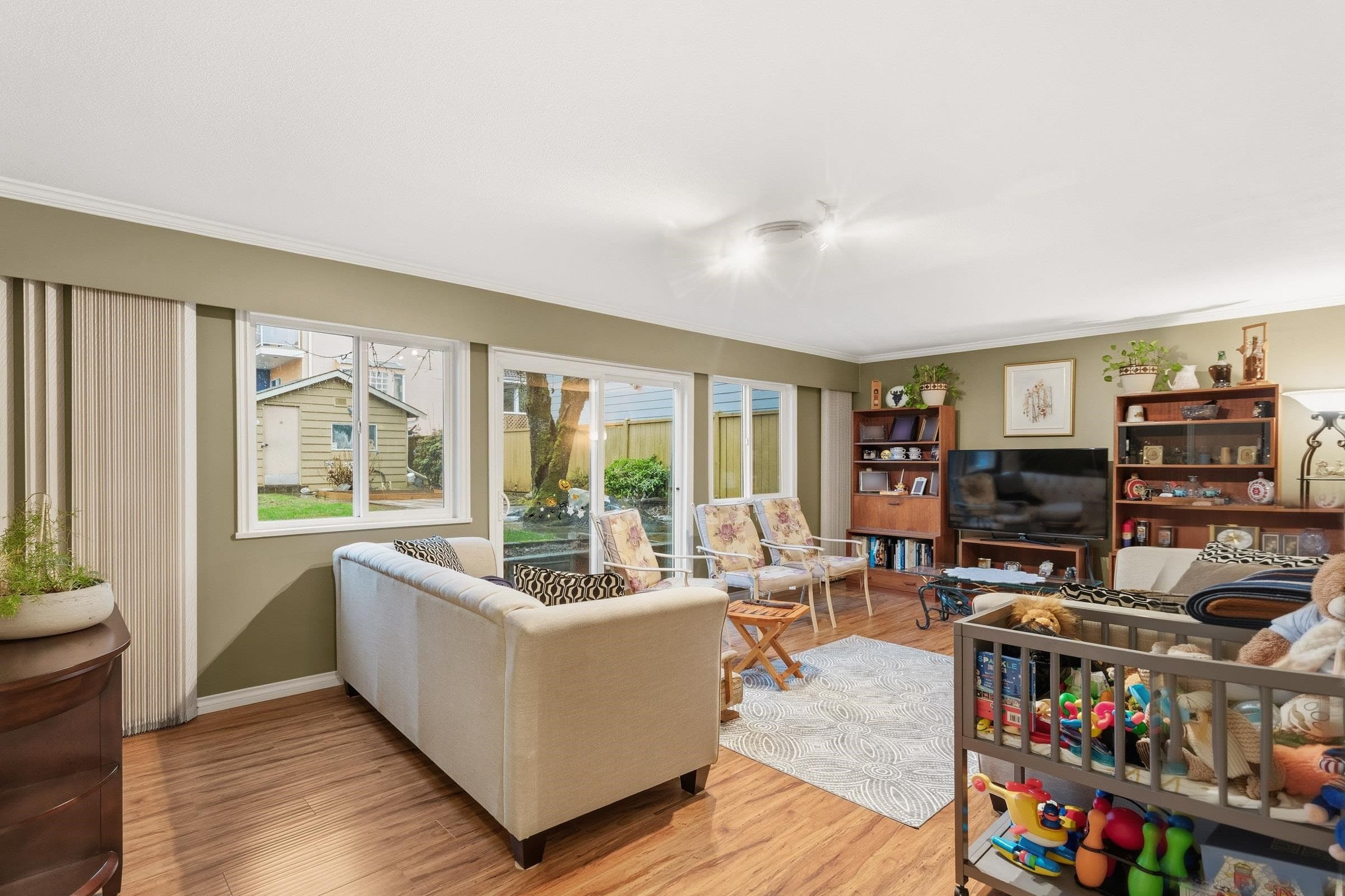 4729 Canada Way, Burnaby, V5G 1L3 — photo 5