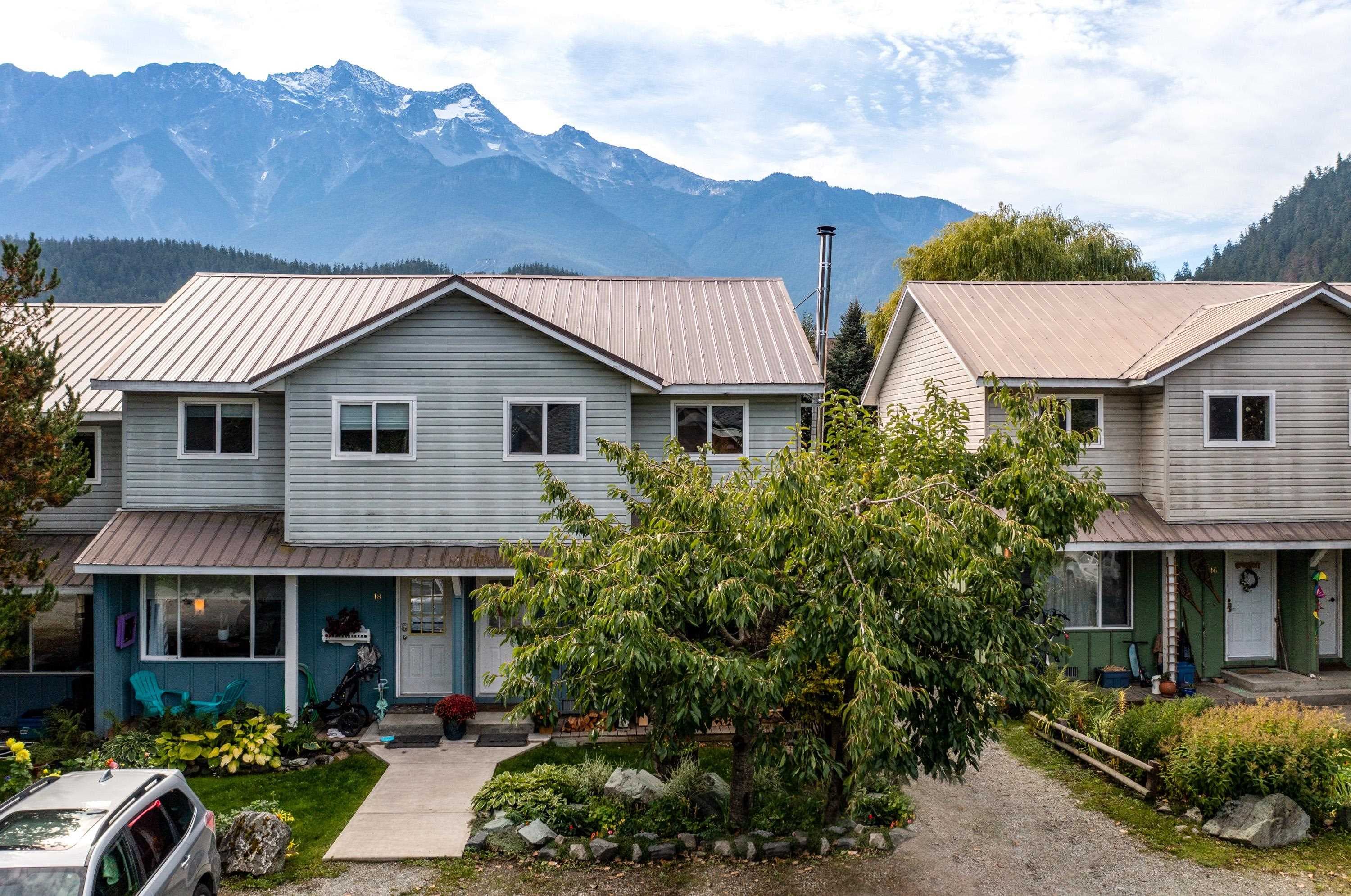 17 - 7416 Flint Street, Pemberton, V0N 2L1 — photo 1