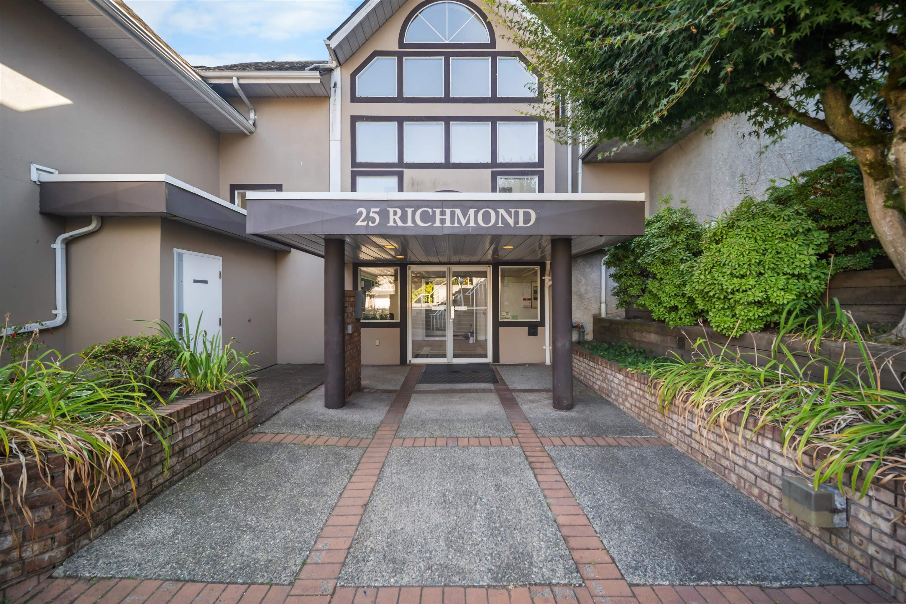 504 - 25 Richmond Street, New Westminster, V3L 5P9 — photo 1