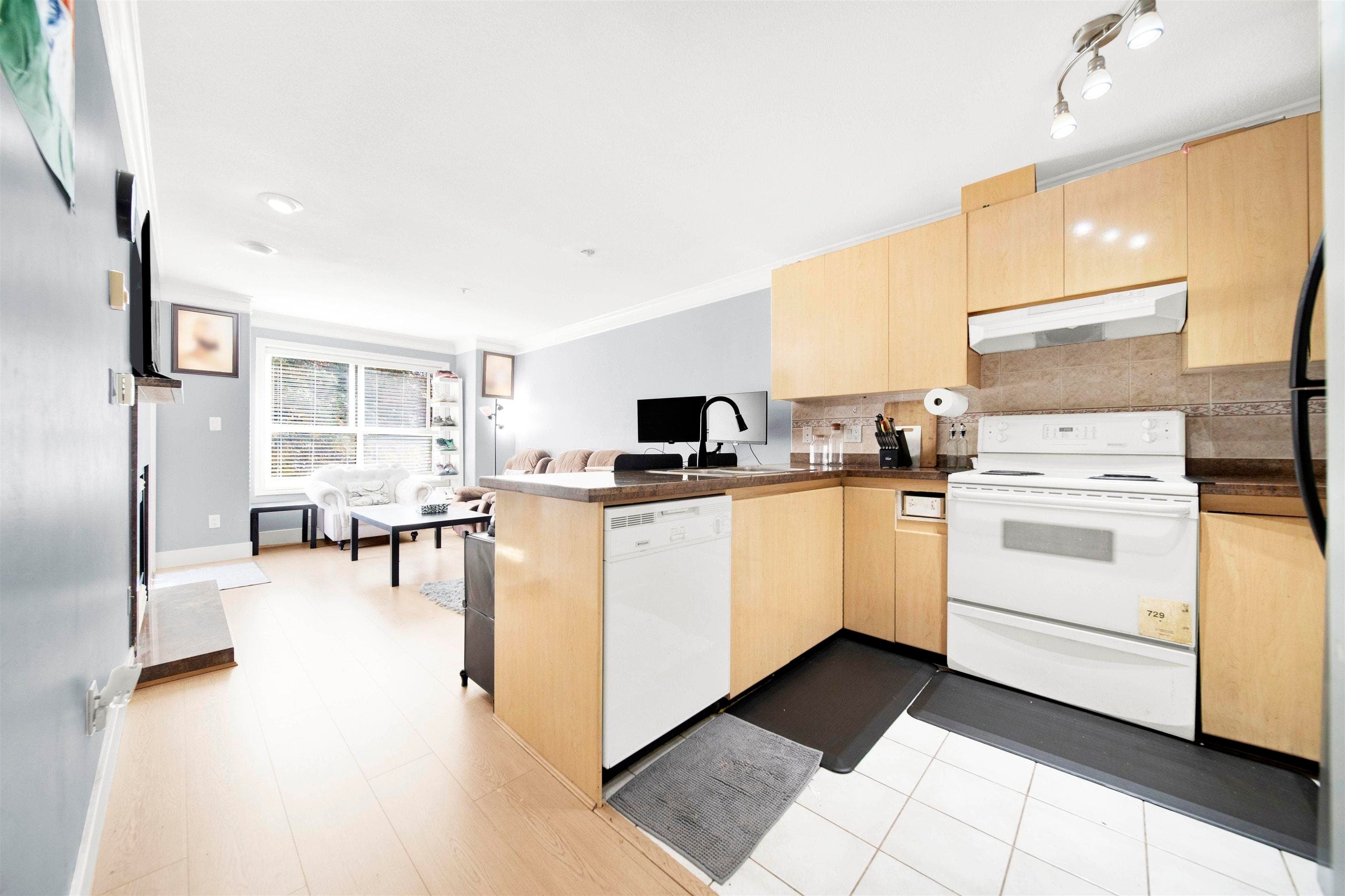 210 - 8115 121a Street, Surrey, V3W 1J2 — photo 3