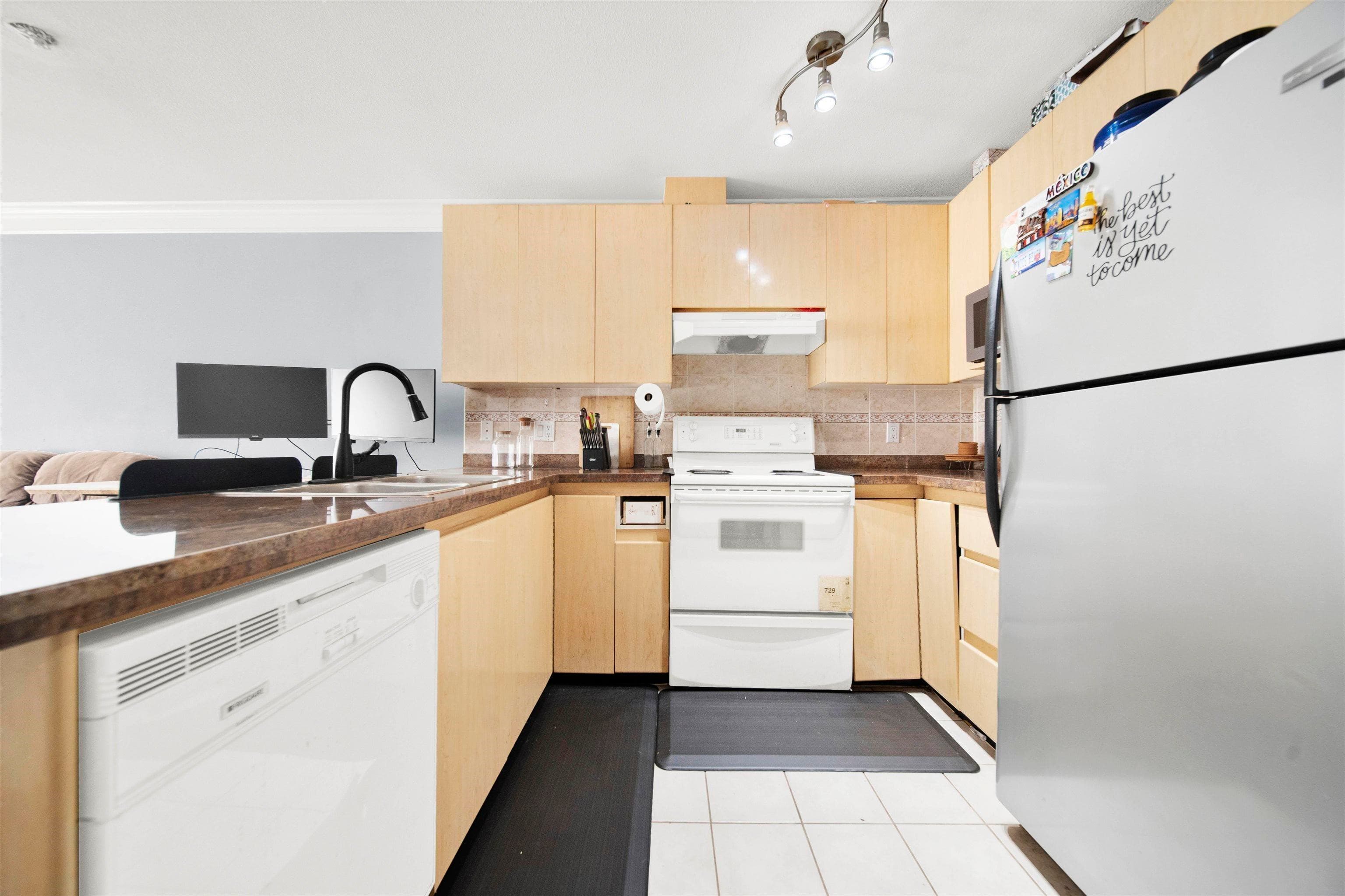 210 - 8115 121a Street, Surrey, V3W 1J2 — photo 4