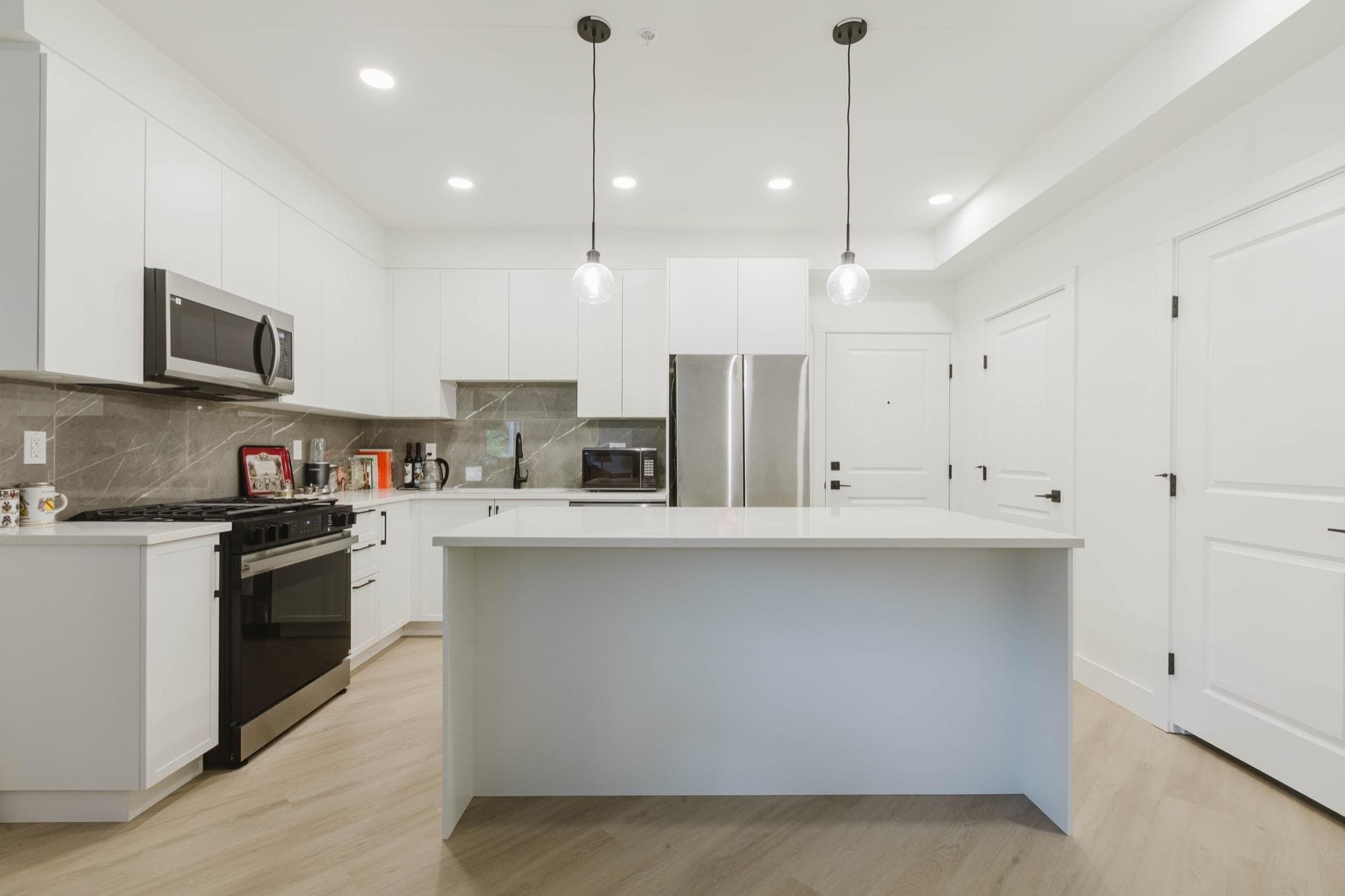 418 - 3480 146a Street, Surrey, V4P 0H6 — photo 4